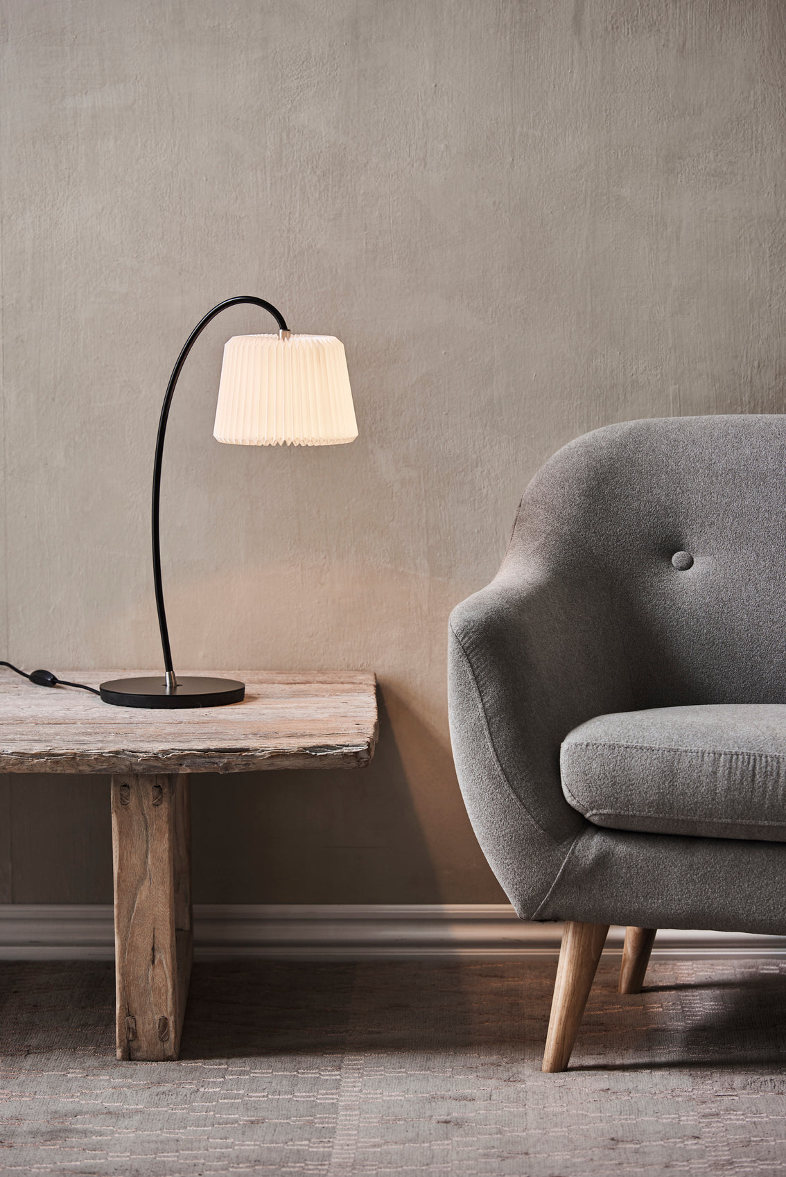 Tafellamp MODEL 320 wit met zwarte voet