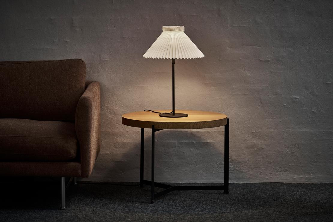 Lampa stołowa MODEL 334 biały – Le Klint