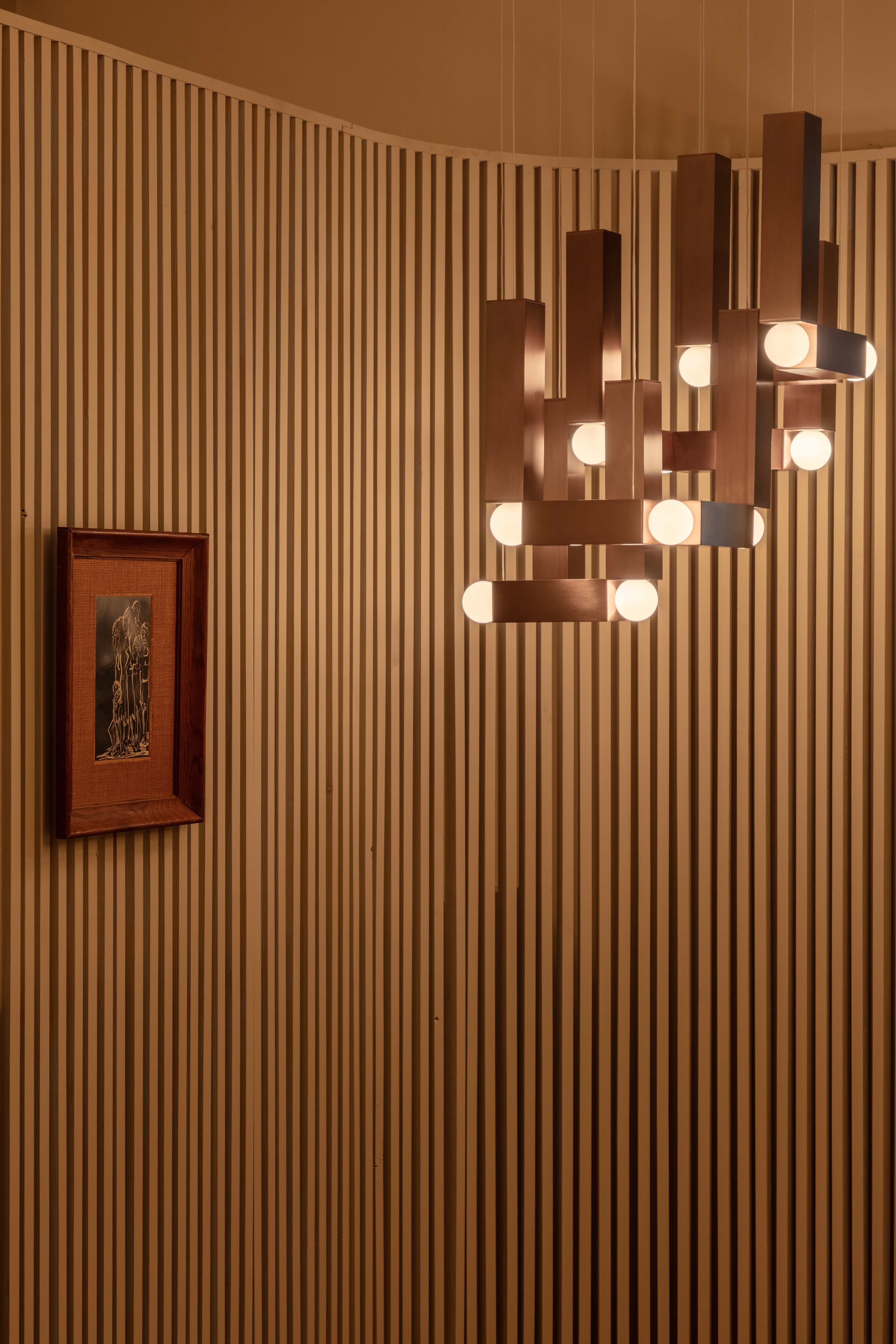 Hanglamp VESPER DUO met opalen glazen kap en bronzen afwerking