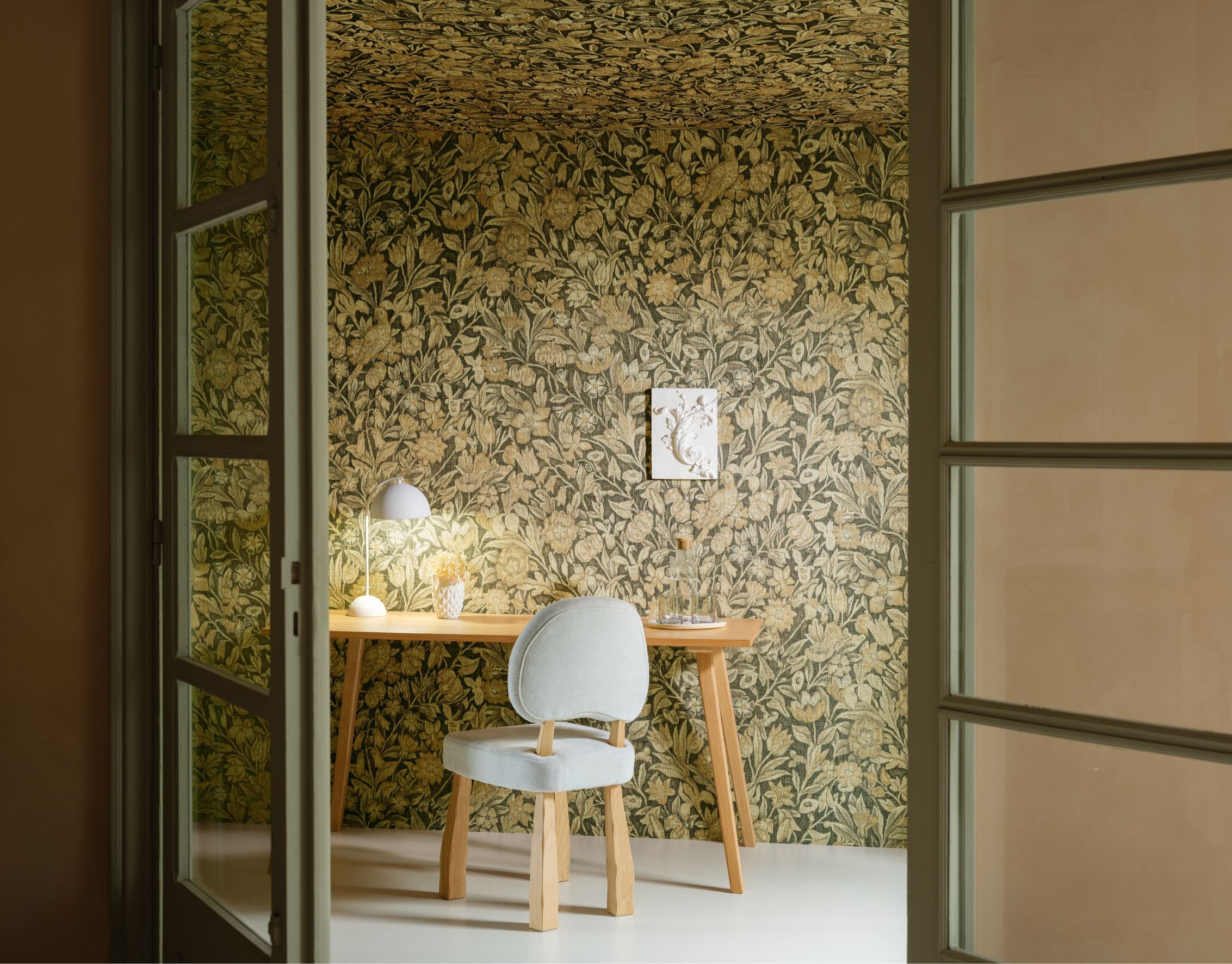 Textielbehang met plantaal motief BOUQUET donkergroen met beige