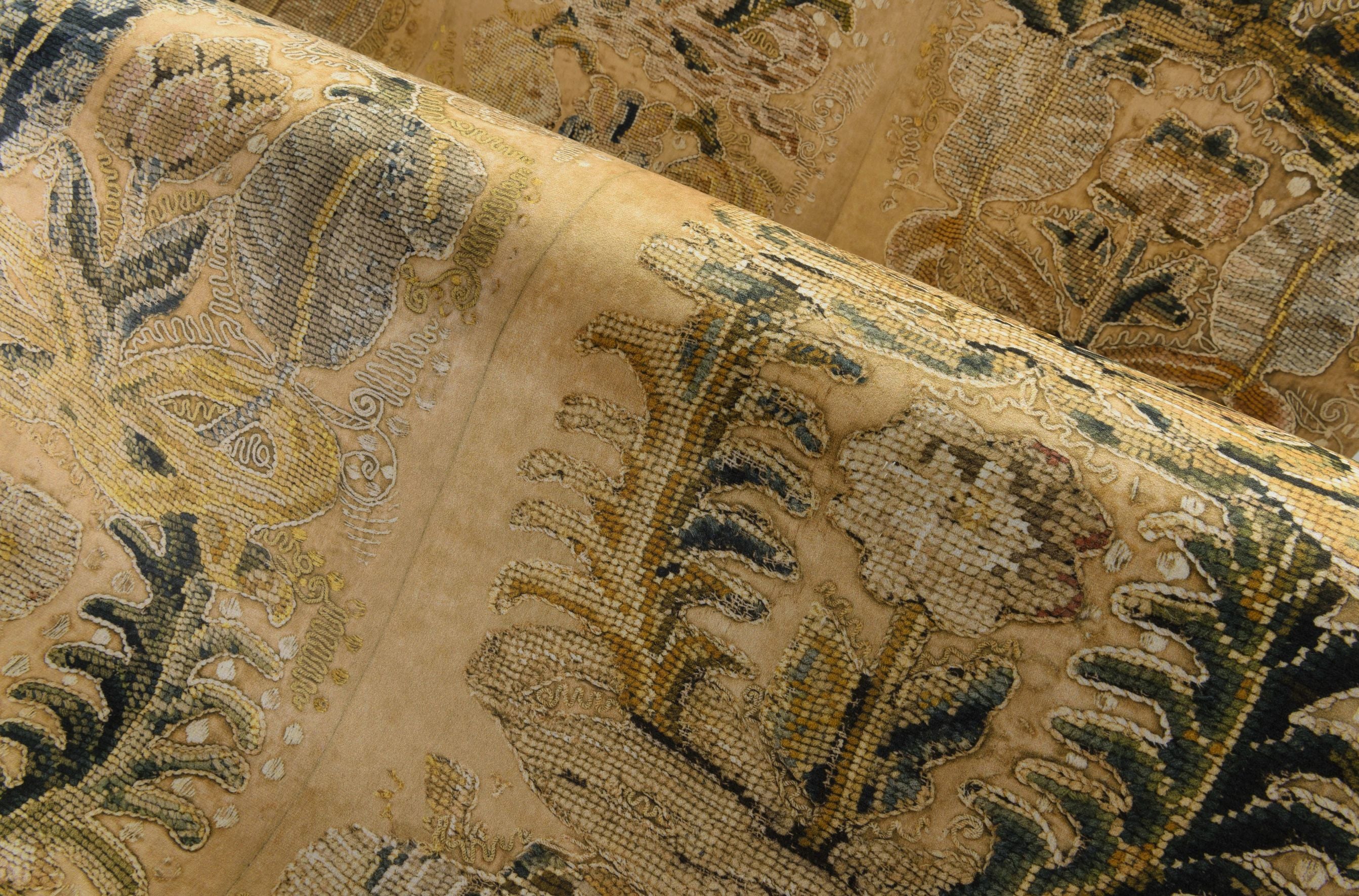 Textil-Tapete mit Pflanzenmotiv ORNAMENT gold mit grün
