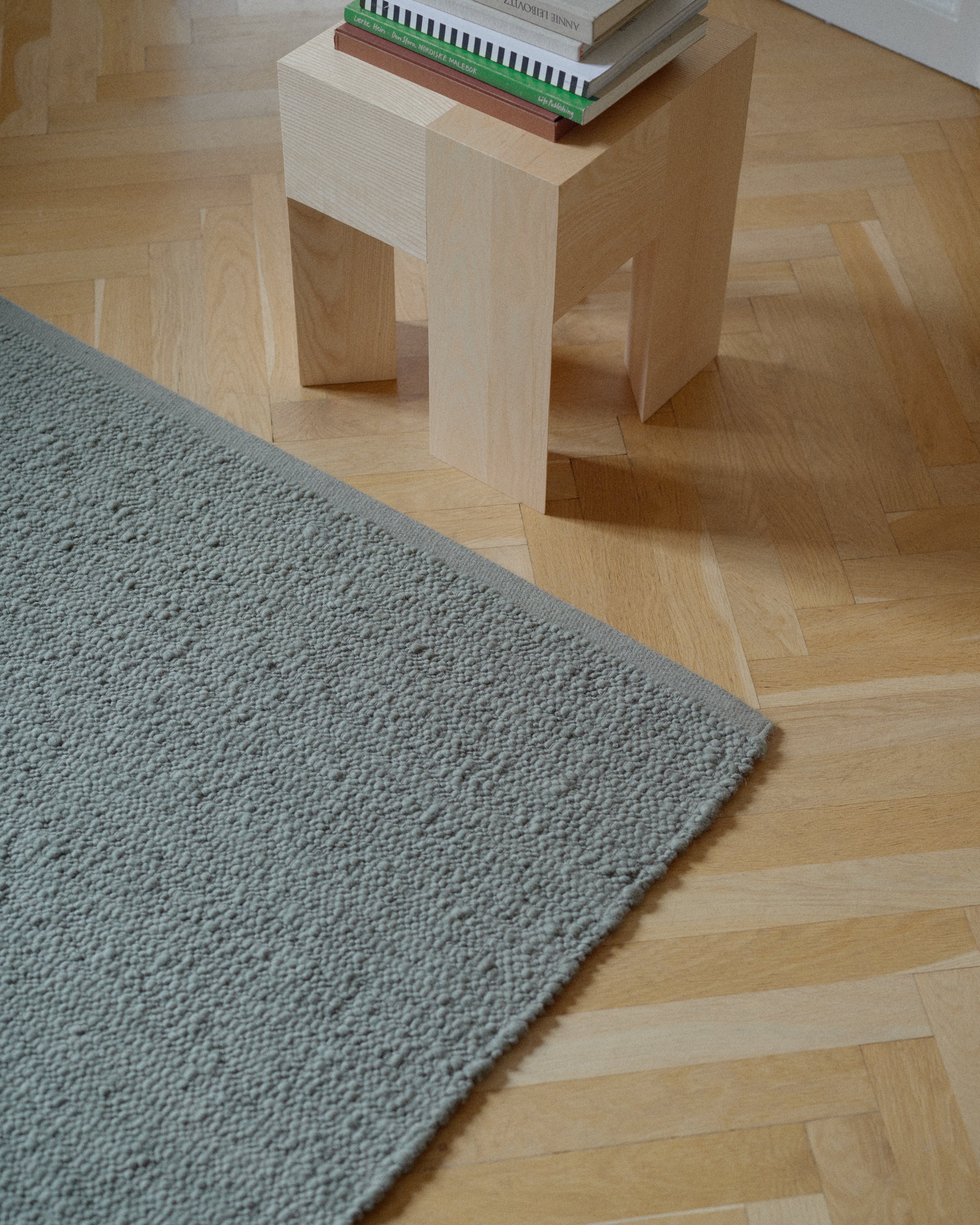 Vloerkleed PEBBLED POEM groen mos