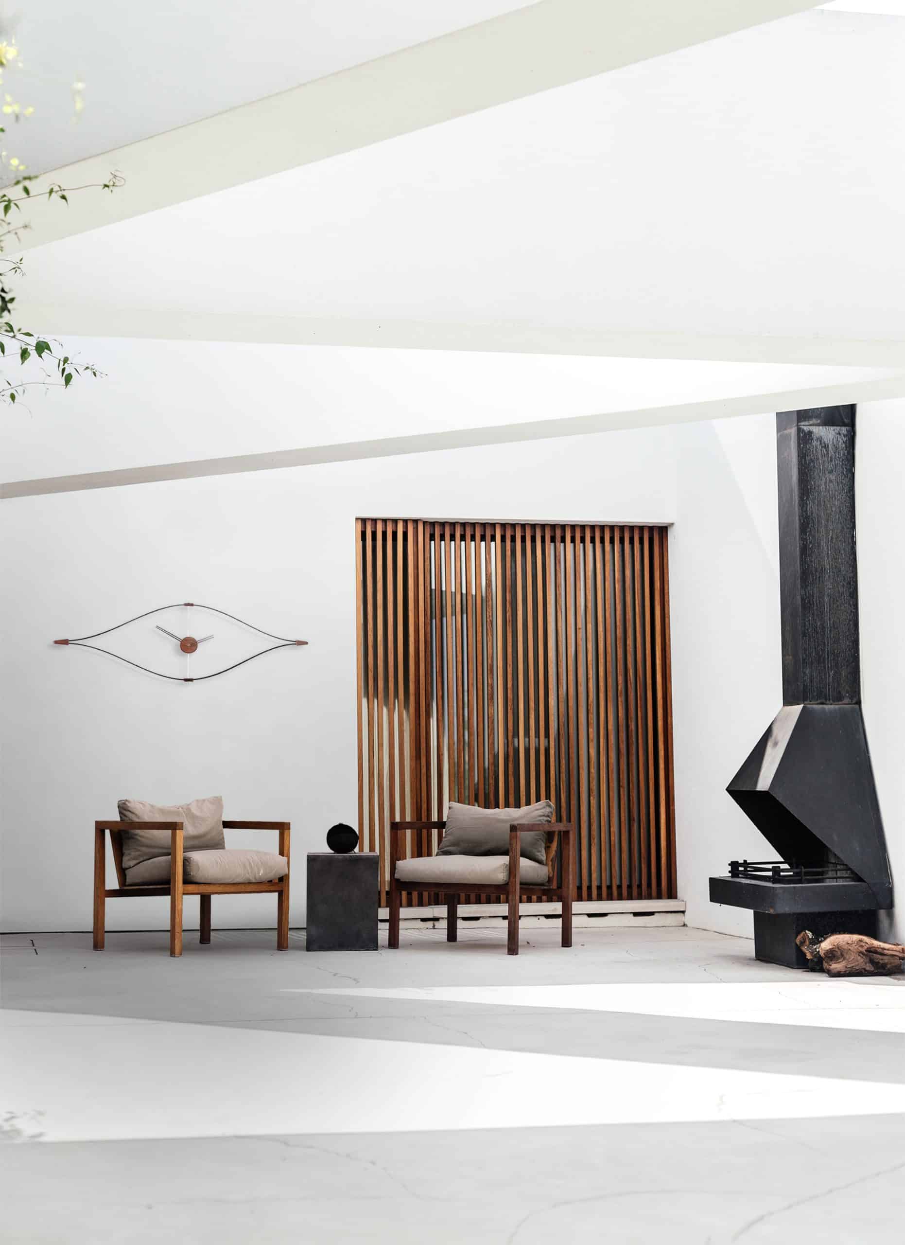 Wandklok LOOK notenhout met chroom en zwart