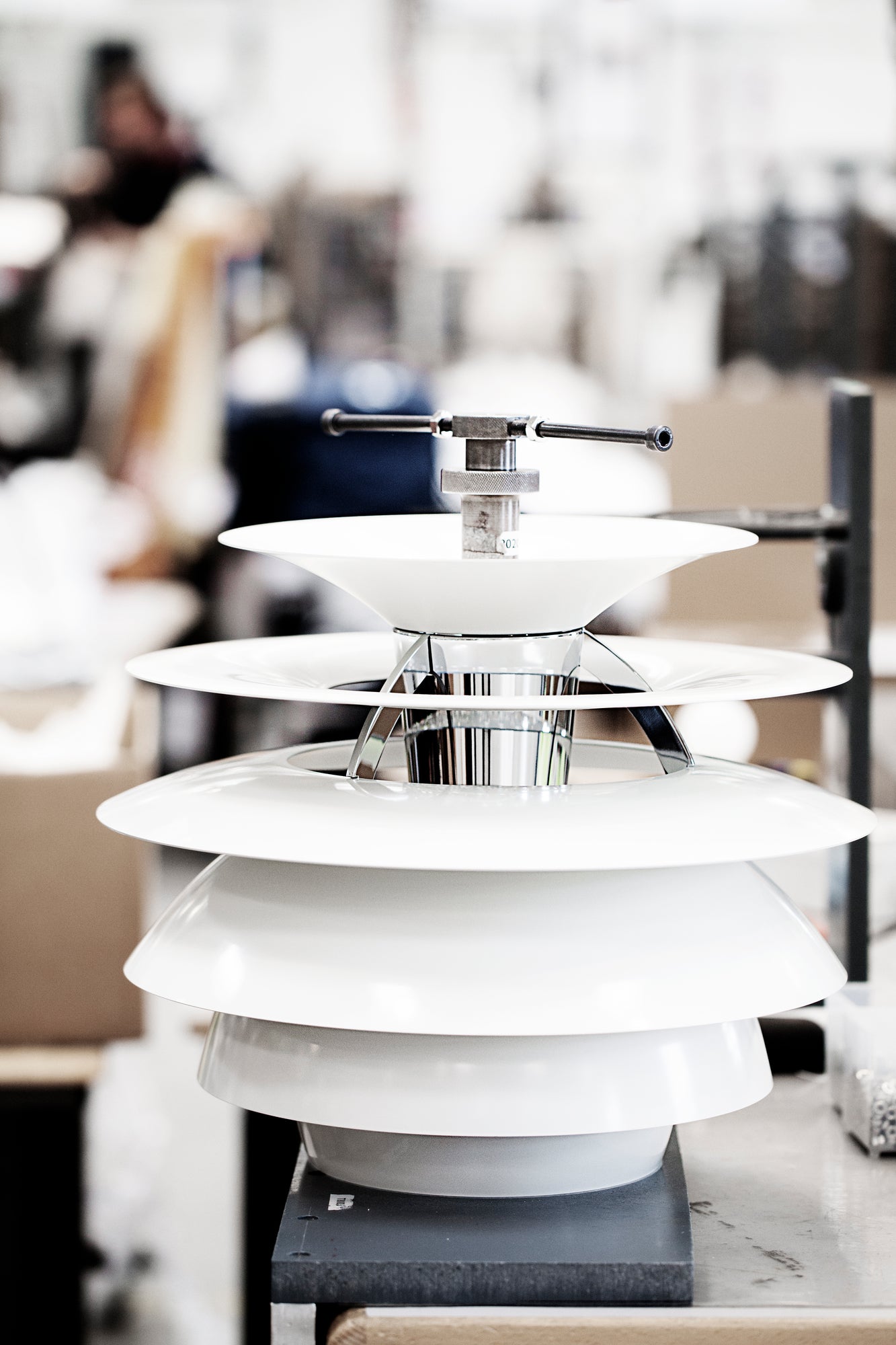 Pendelleuchte PH SNOWBALL weiß mit verchromter Oberfläche