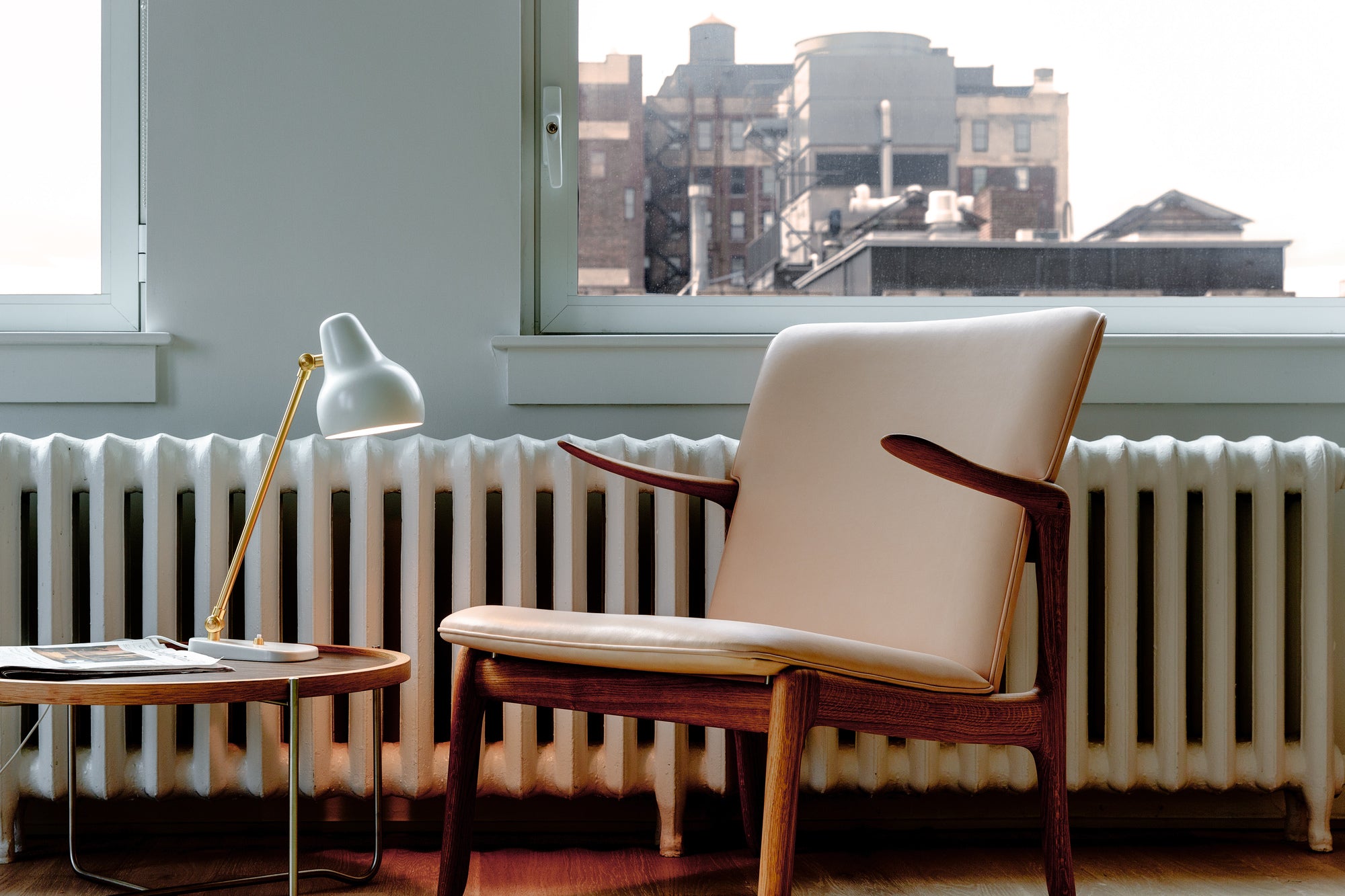 Tafellamp VL 38 wit met gouden afwerking