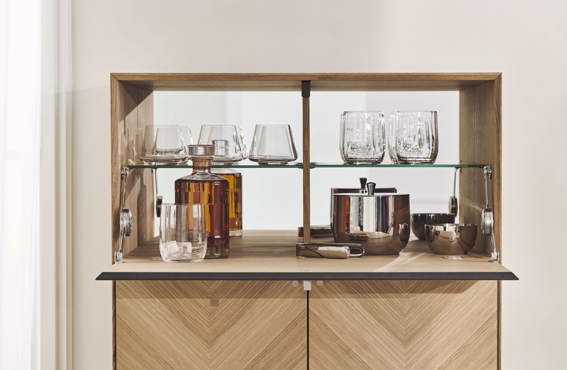 LUXE barmeubel van eikenhout met zwarte basis