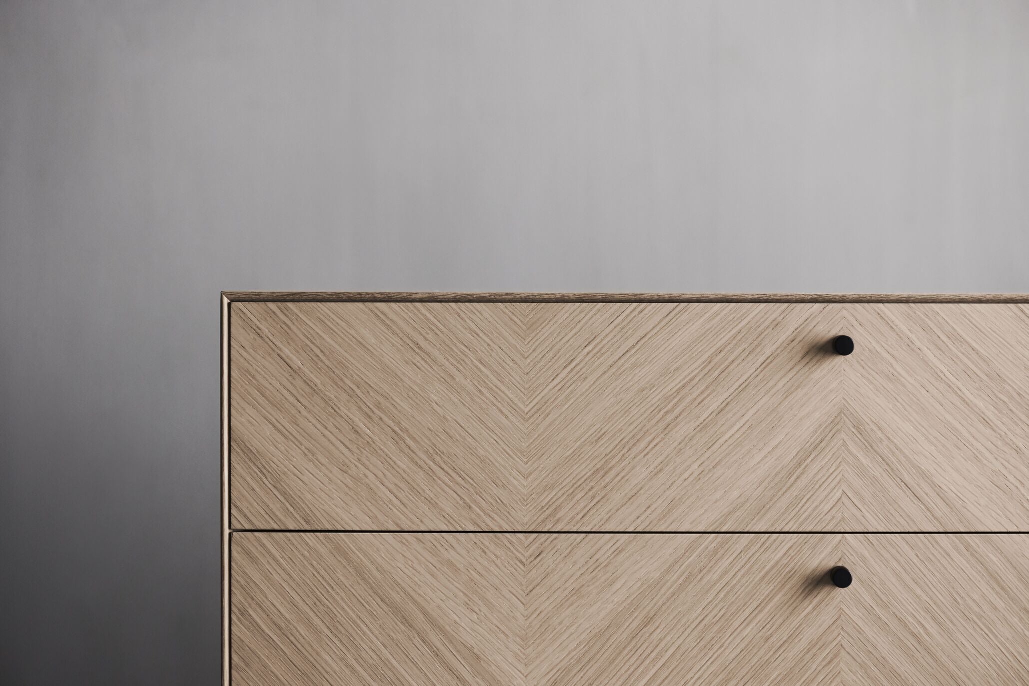 LUXE commode van eikenhout met grijze basis