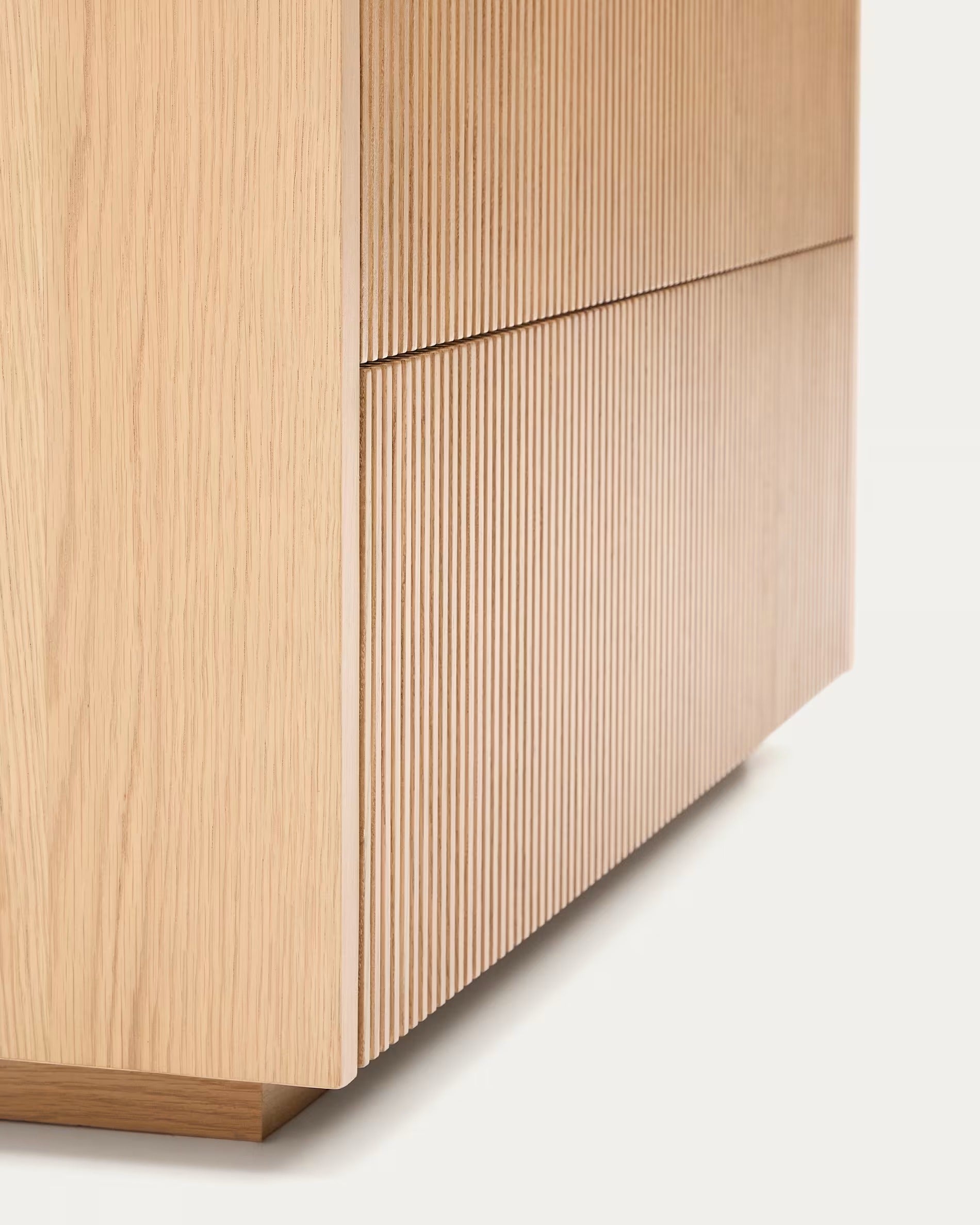 HELVINE Oak Veneer Chest of Drawers