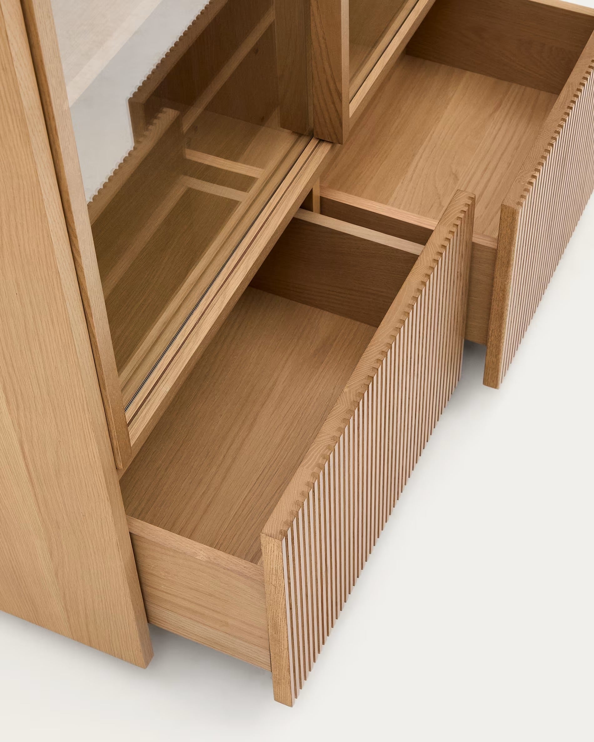 Eiken vitrinekast Helvine