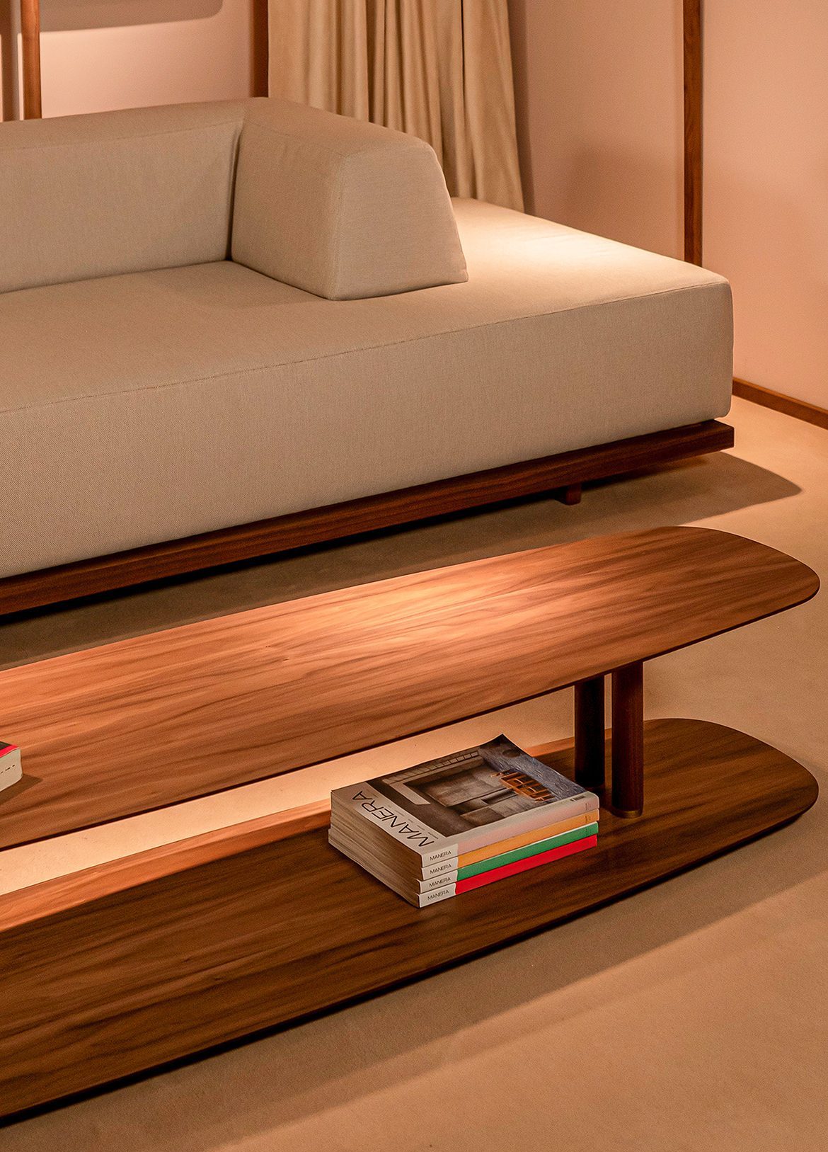 Oval coffee table AXIS walnut veneer