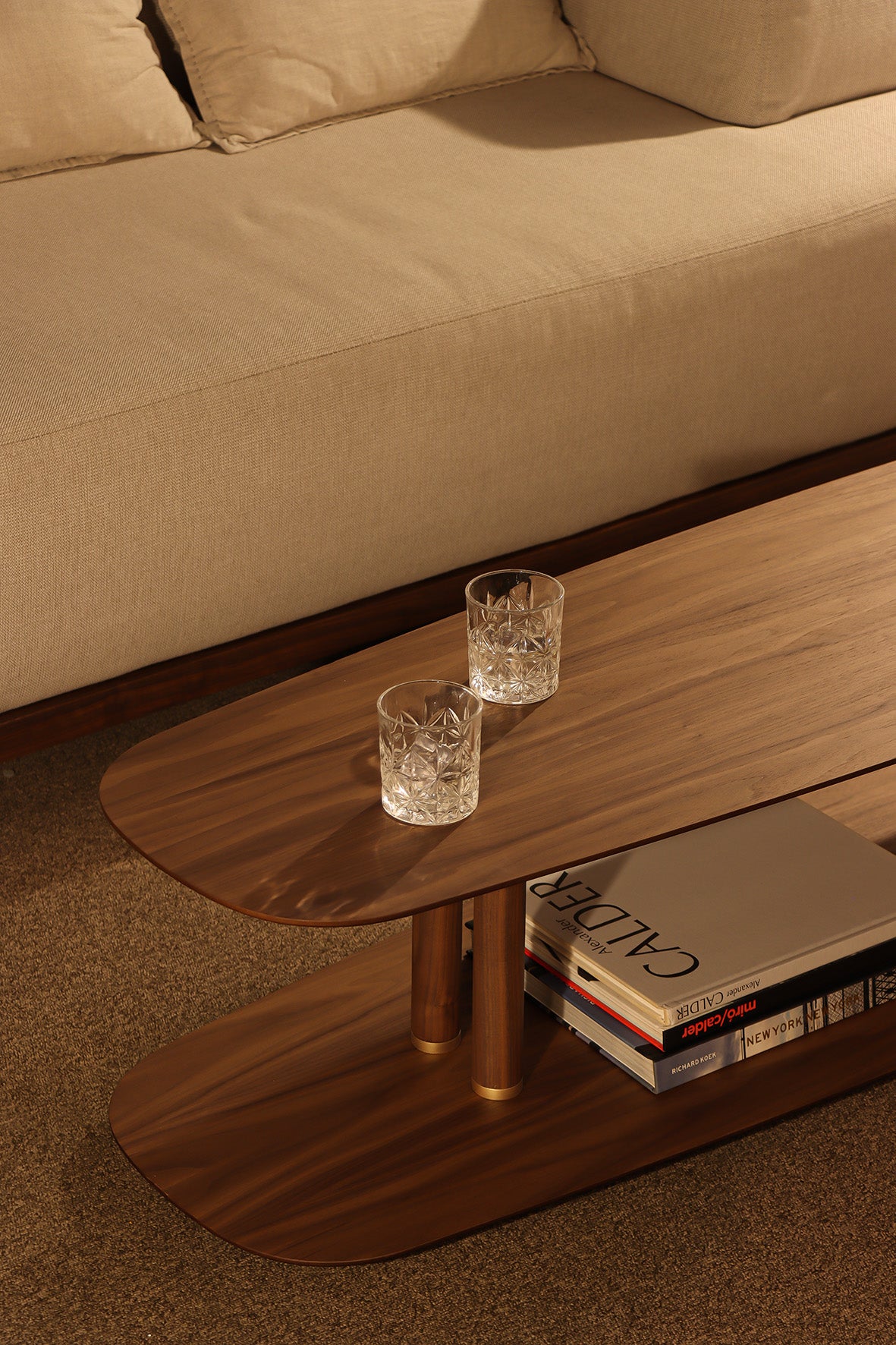 Oval coffee table AXIS walnut veneer
