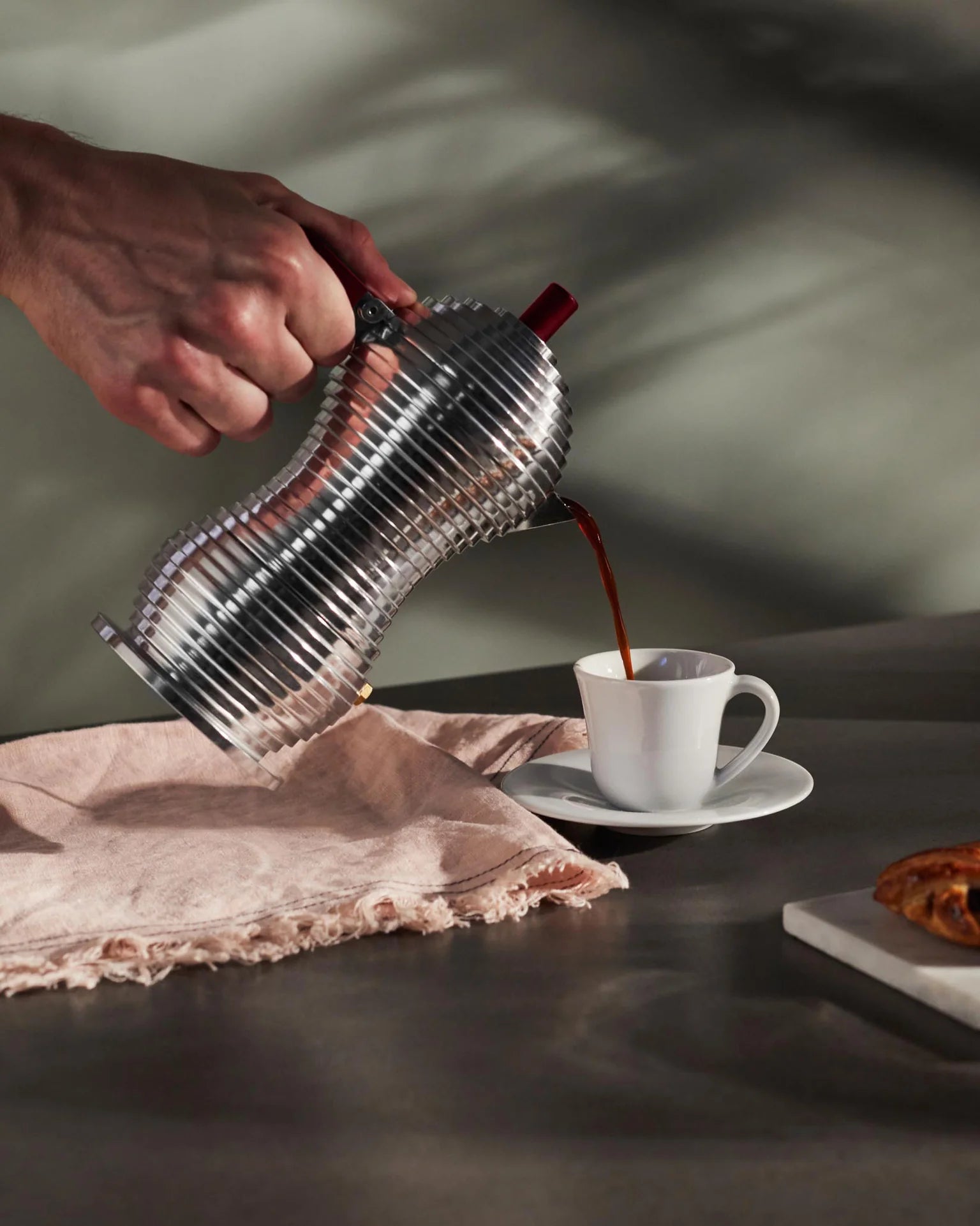 Inductiekoffiepot PULCINA zilver met rood