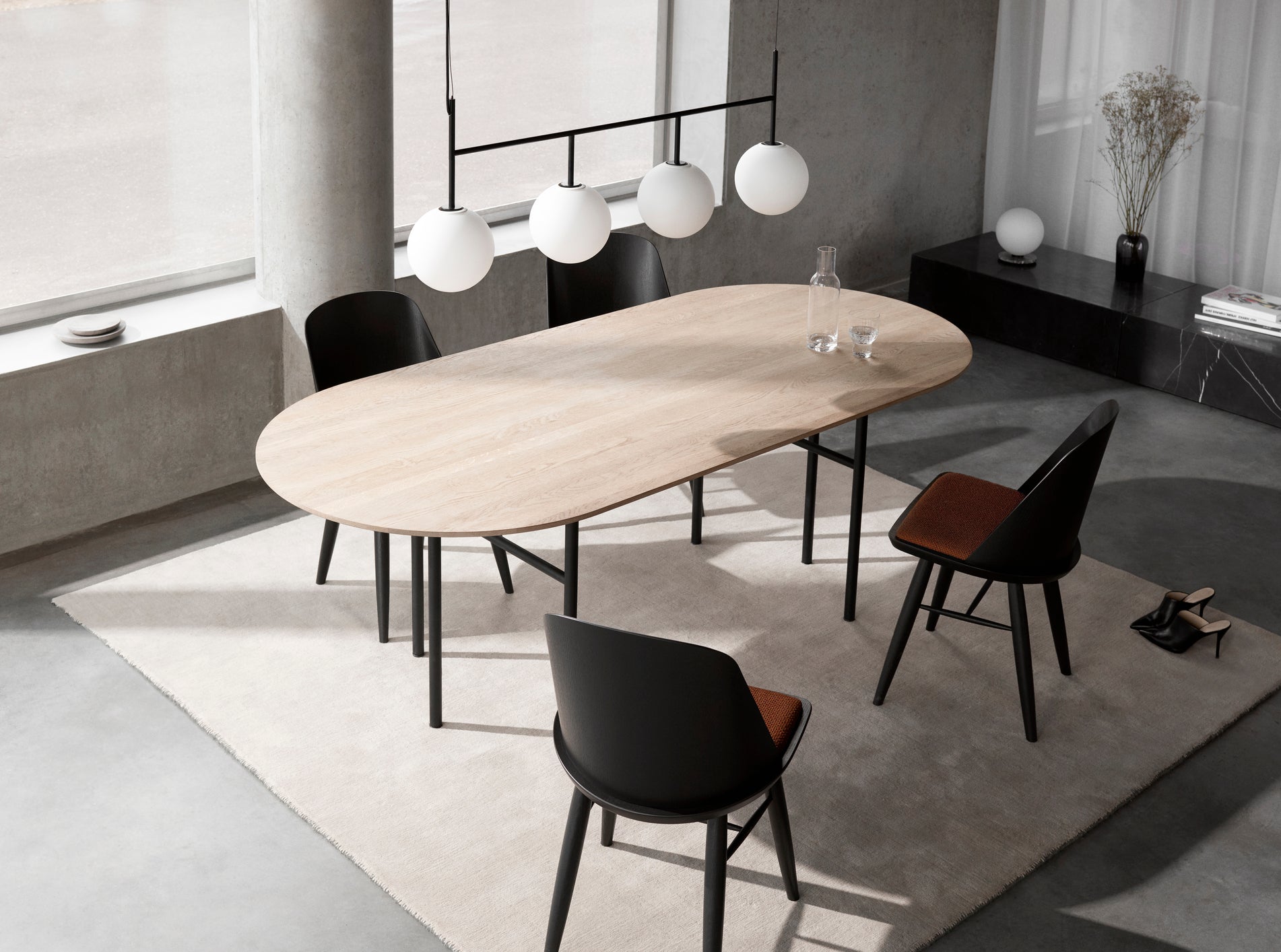 Oval table SNAREGADE black oak veneer