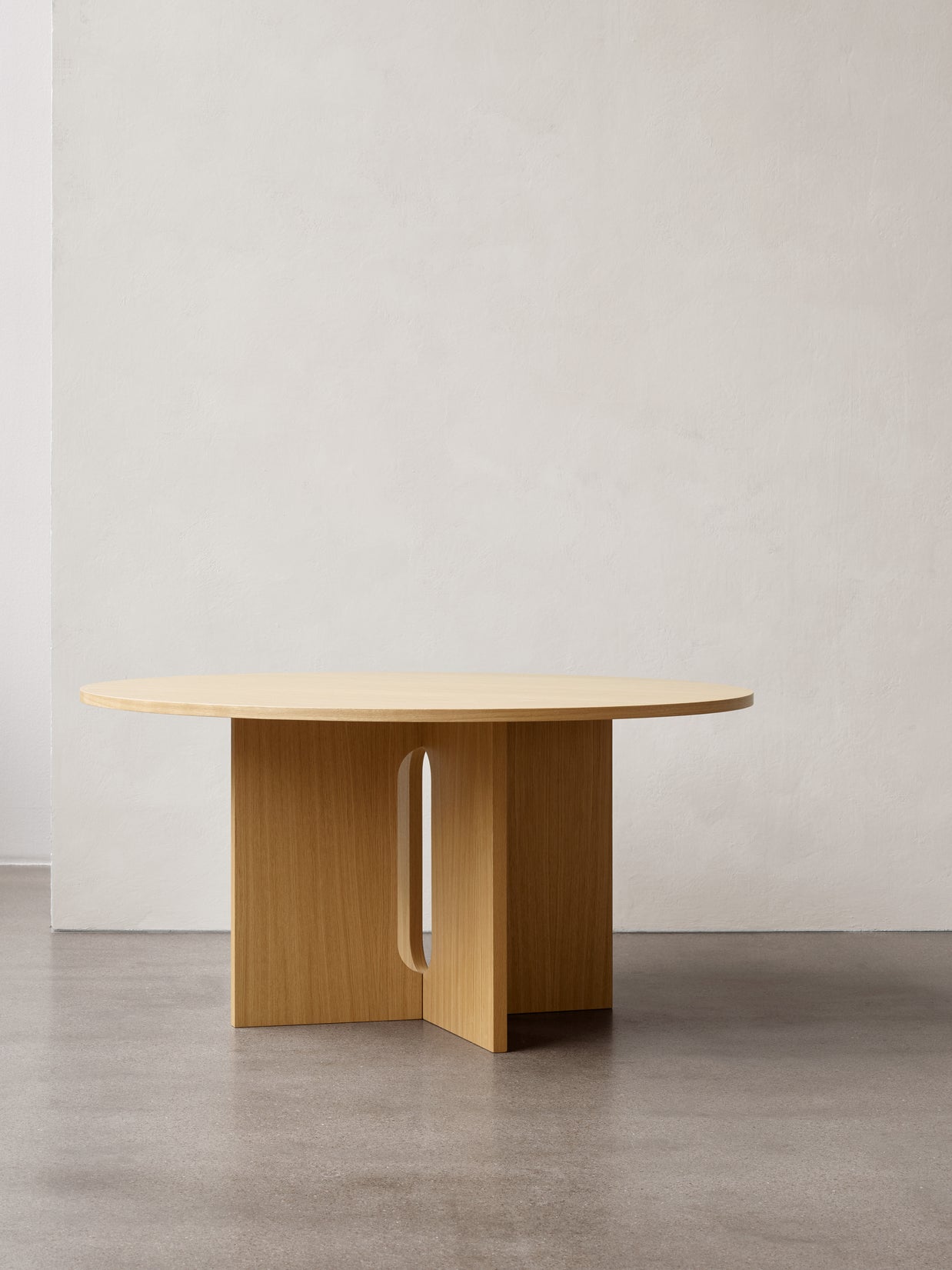 ANDROGYNE oak veneer table