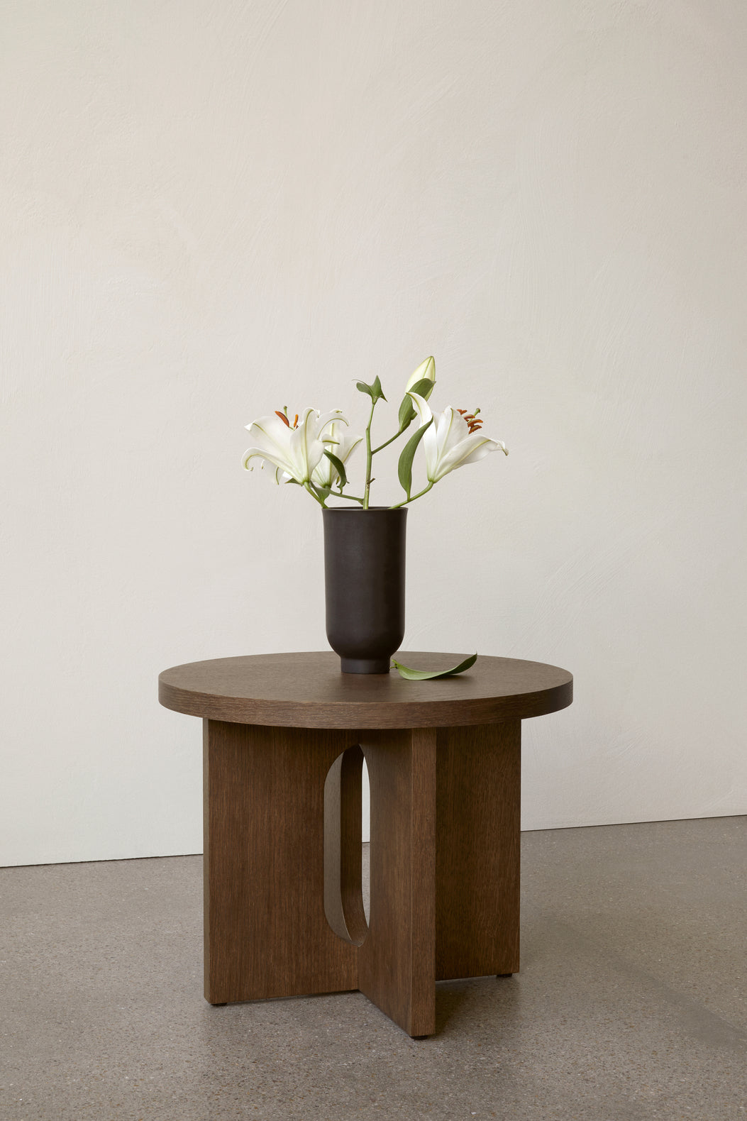 ANDROGYNE walnut veneer side table