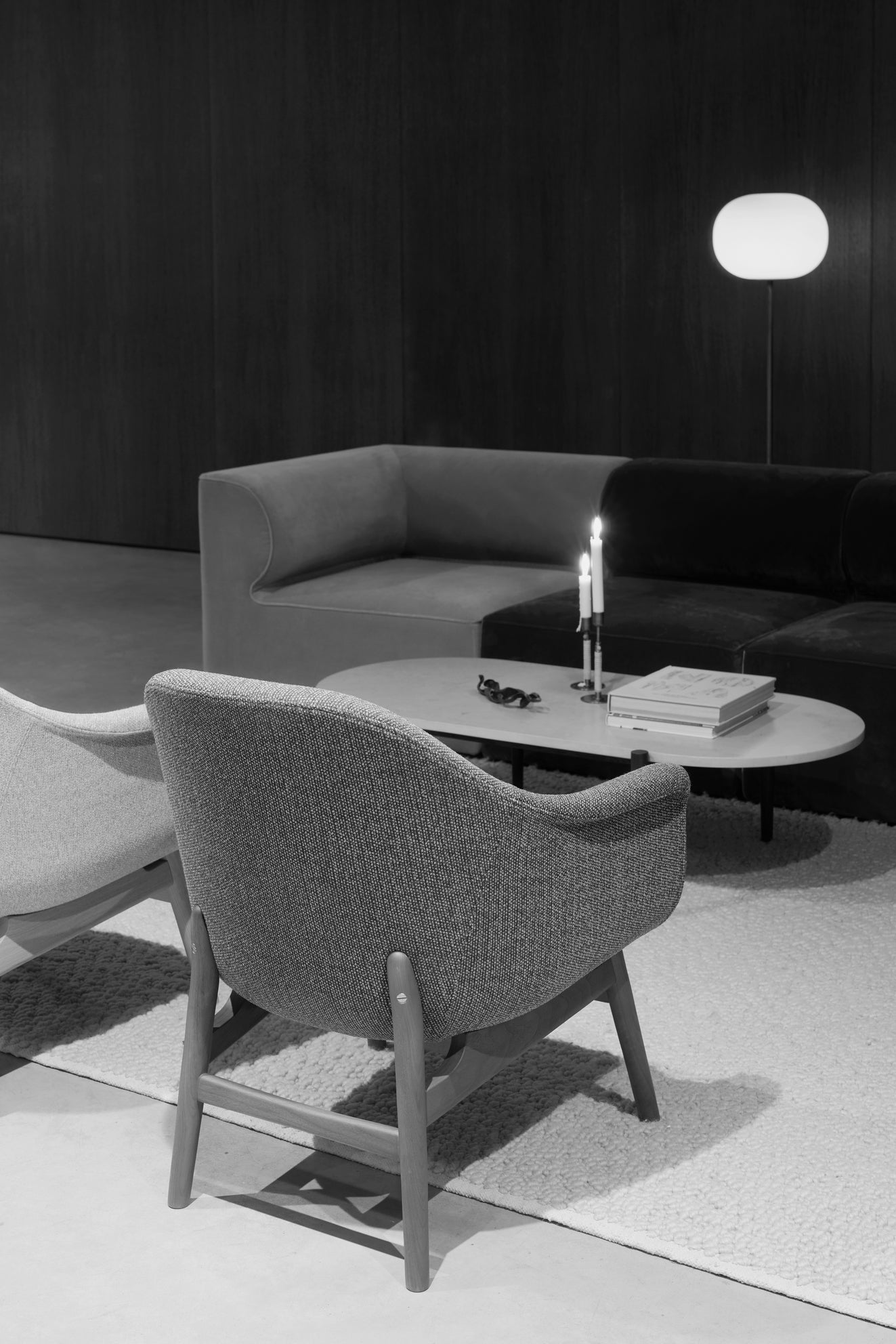 HARBOUR armchair black leather with black oak base