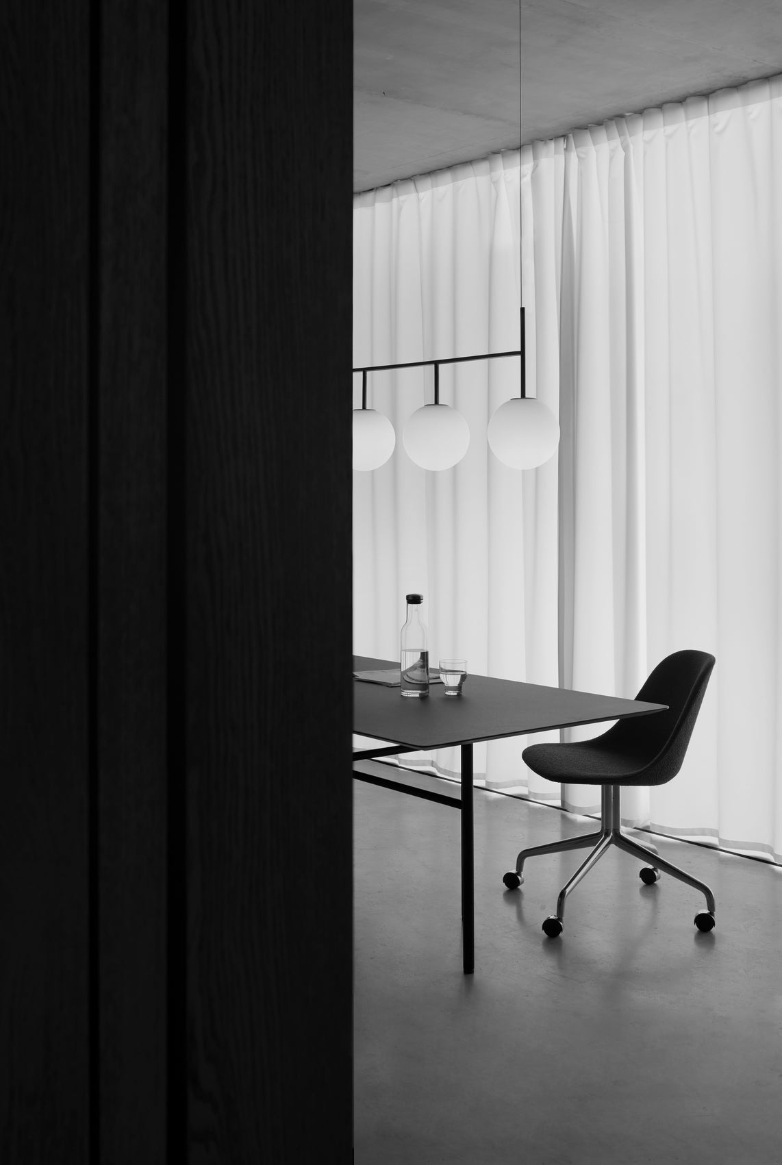 HARBOUR office chair gray leather with black base