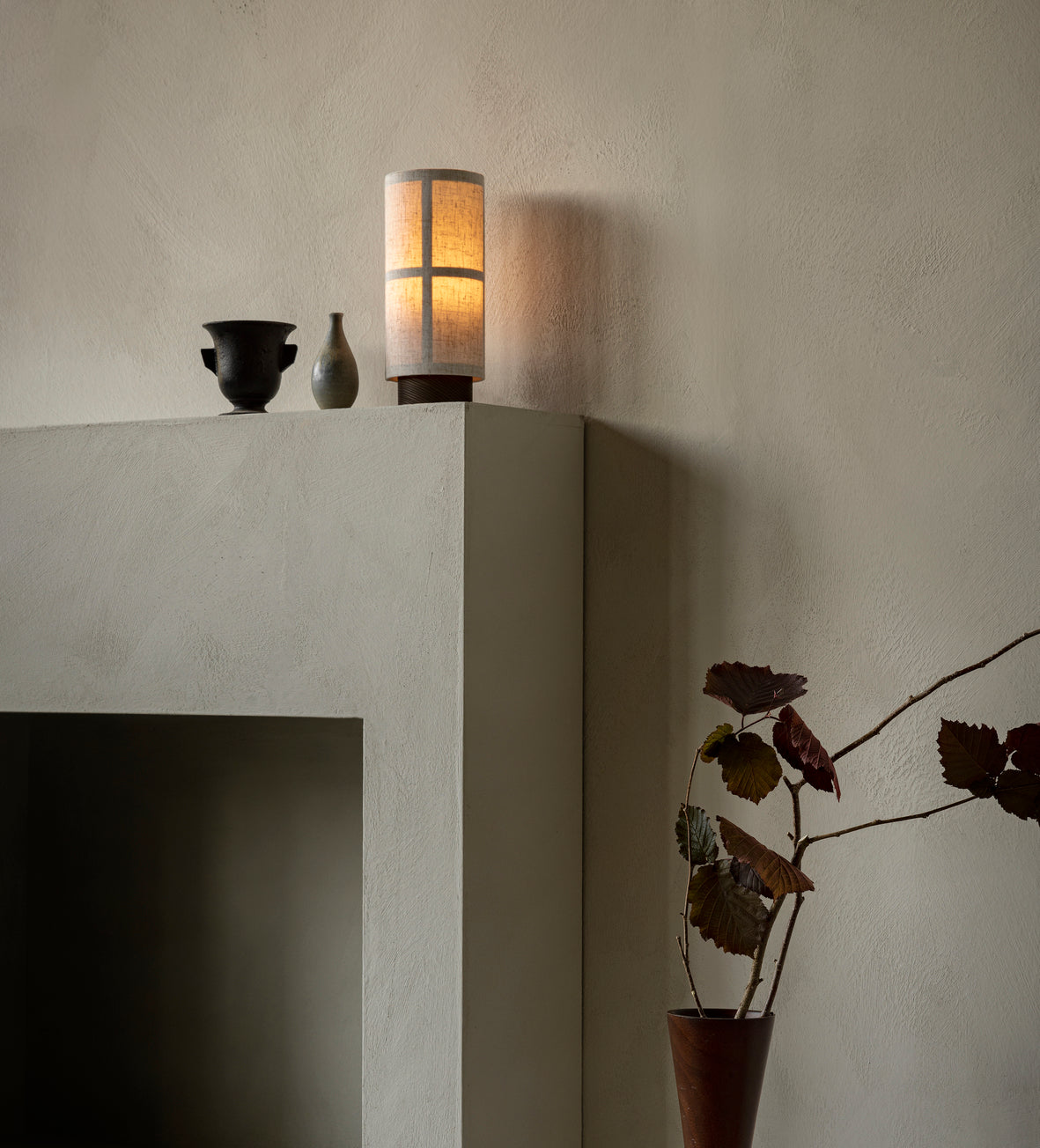 Tragbare Lampe HASHIRA mit Eschenholzfuß