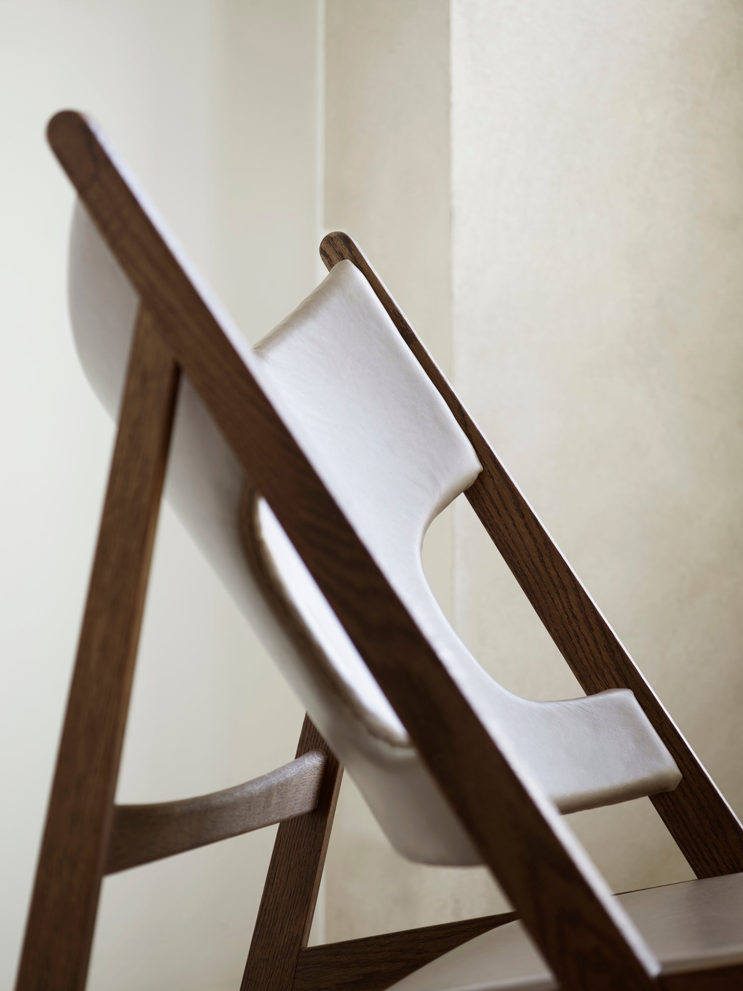 KNITTING armchair in cognac leather with oak base