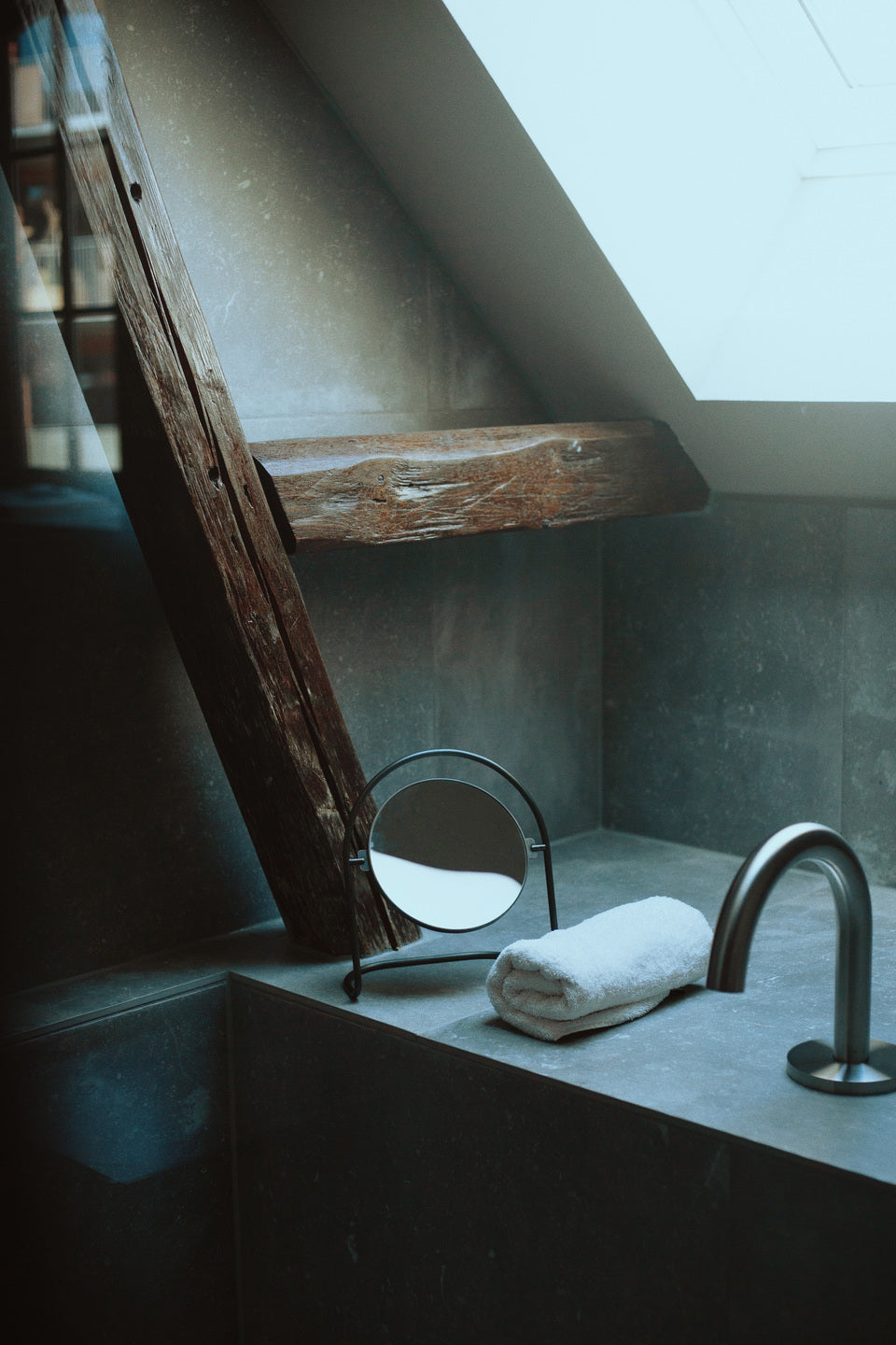 NIMBUS Polished Brass Table Mirror