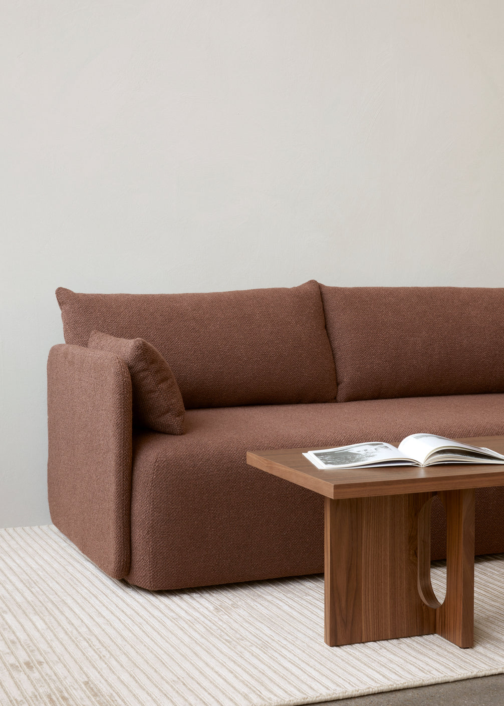 ANDROGYNE coffee table beige marble with oak base
