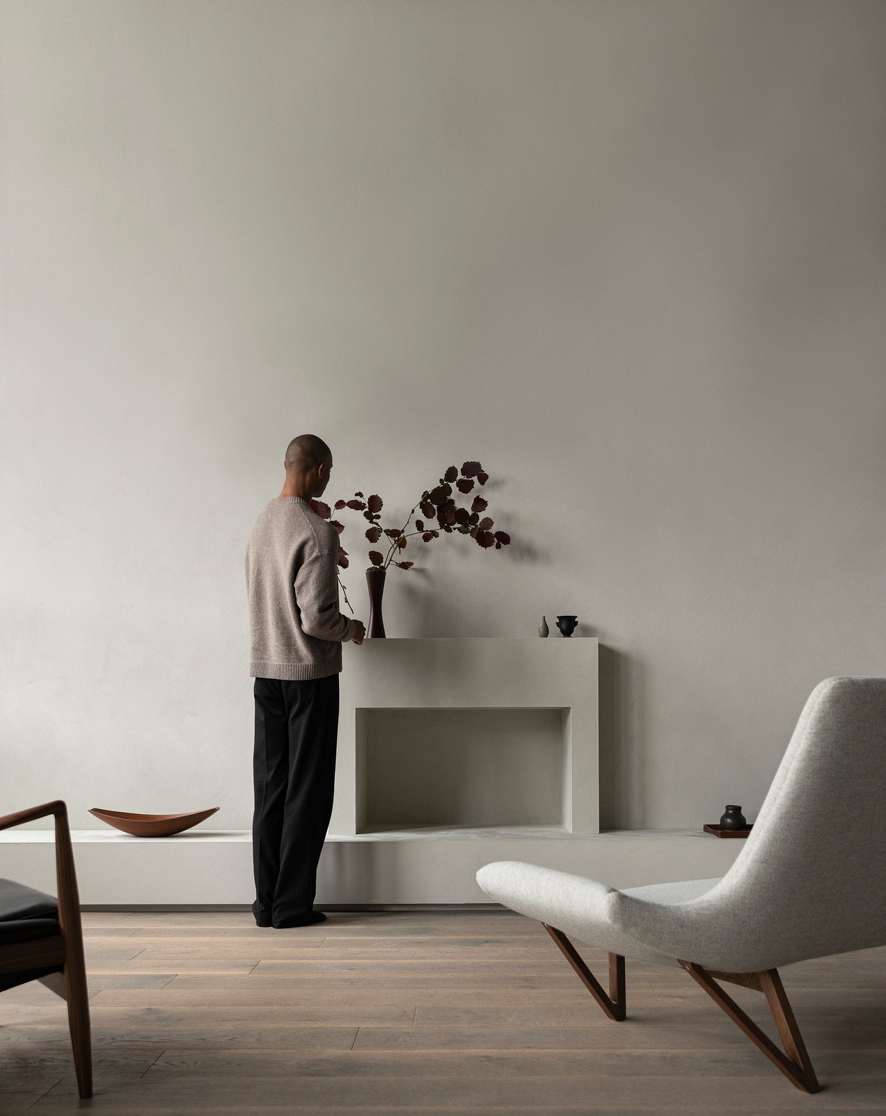 PAGODE gray sofa with walnut base