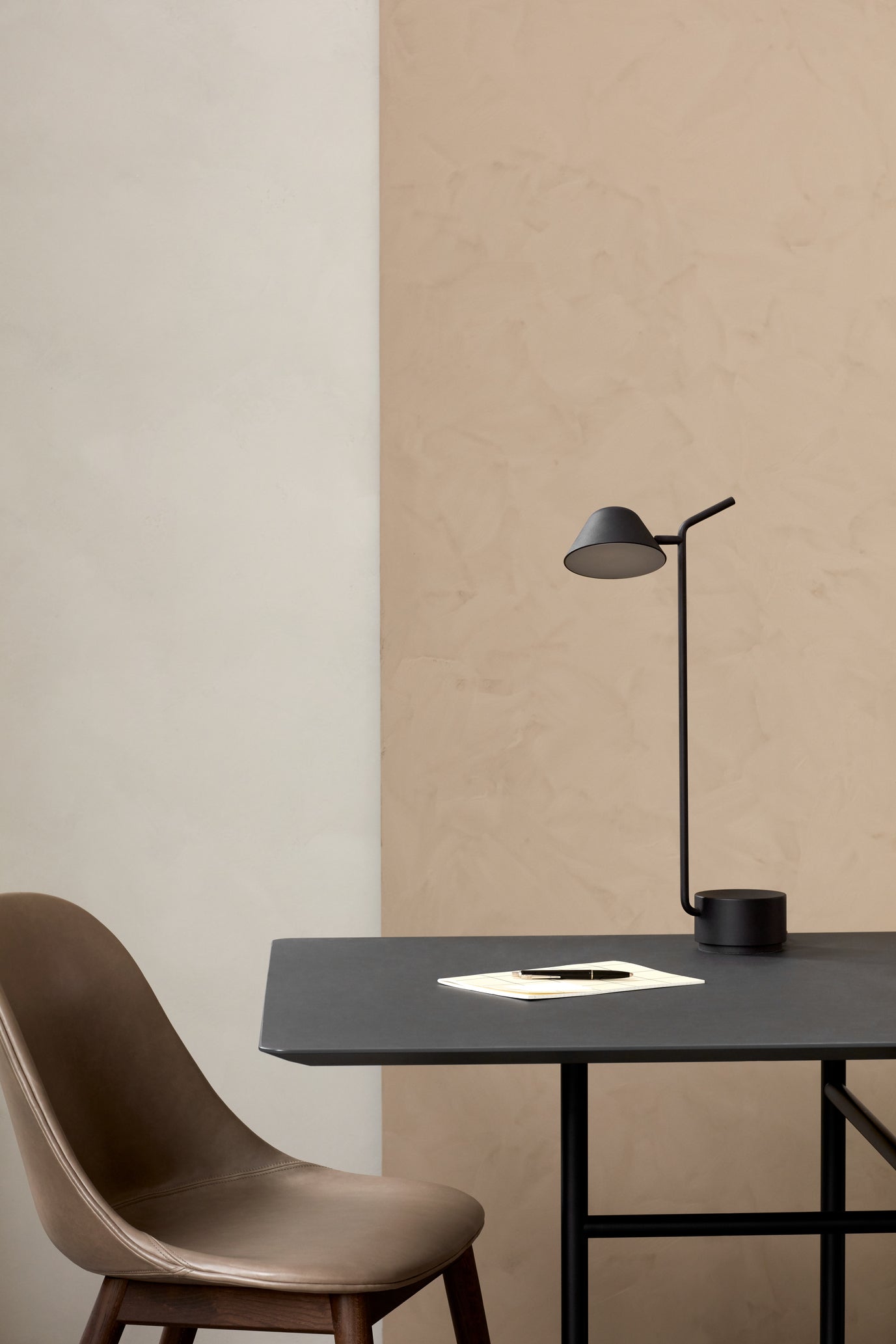 HARBOUR chair in cognac leather with oak base