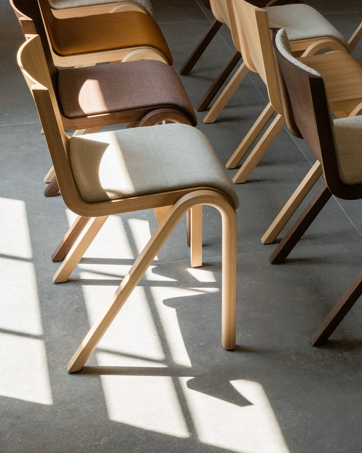 READY chair cream with dark oak base