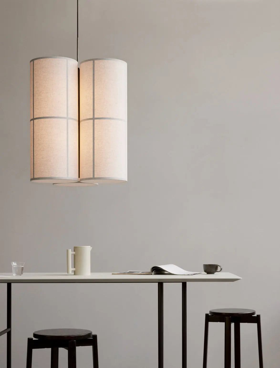 Hocker PASSAGE eikenhout met een marineblauwe zitting