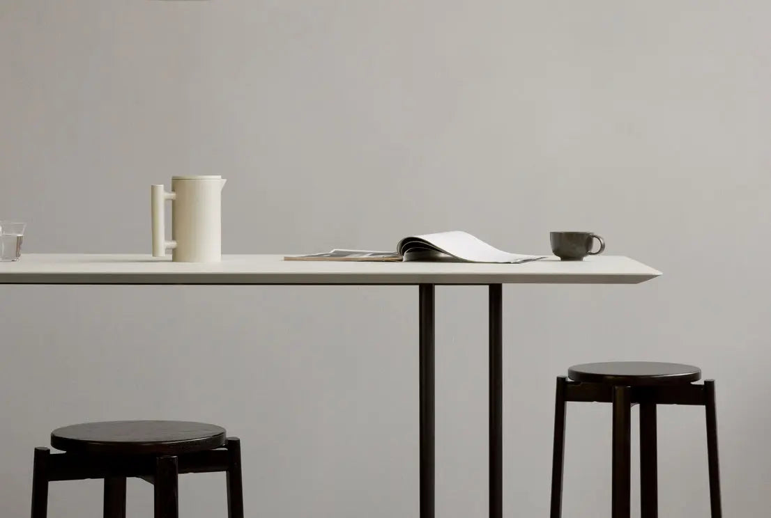Hocker PASSAGE eikenhout met een marineblauwe zitting