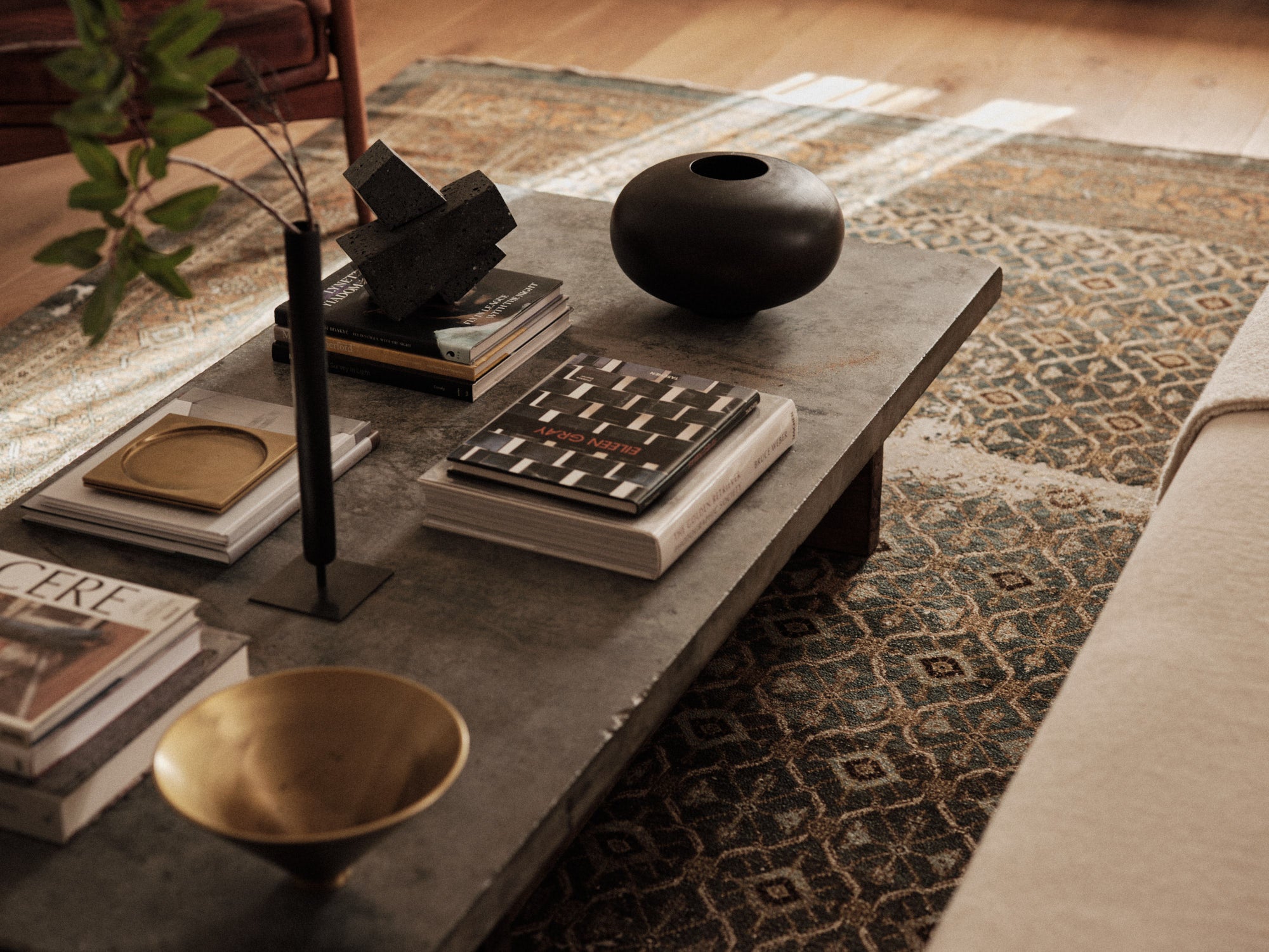 Vase SURROUND aus Mango-Holz