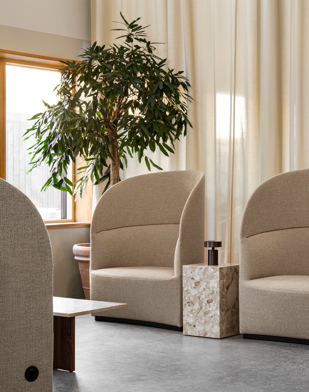 Zijtafel PLINTH zandsteen