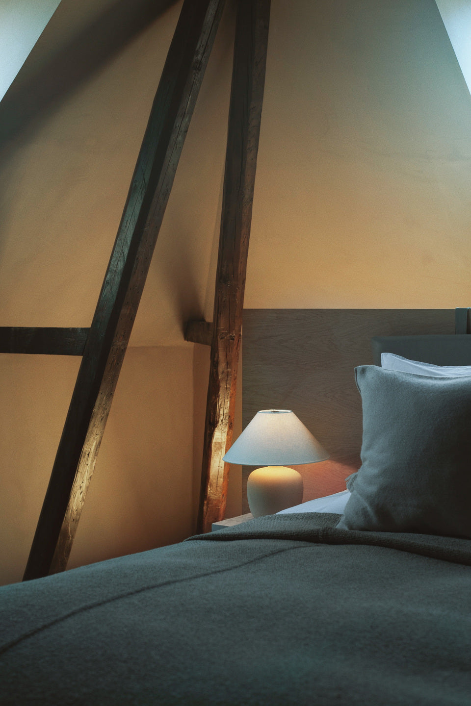 Tischlampe TORSO weiße Keramik