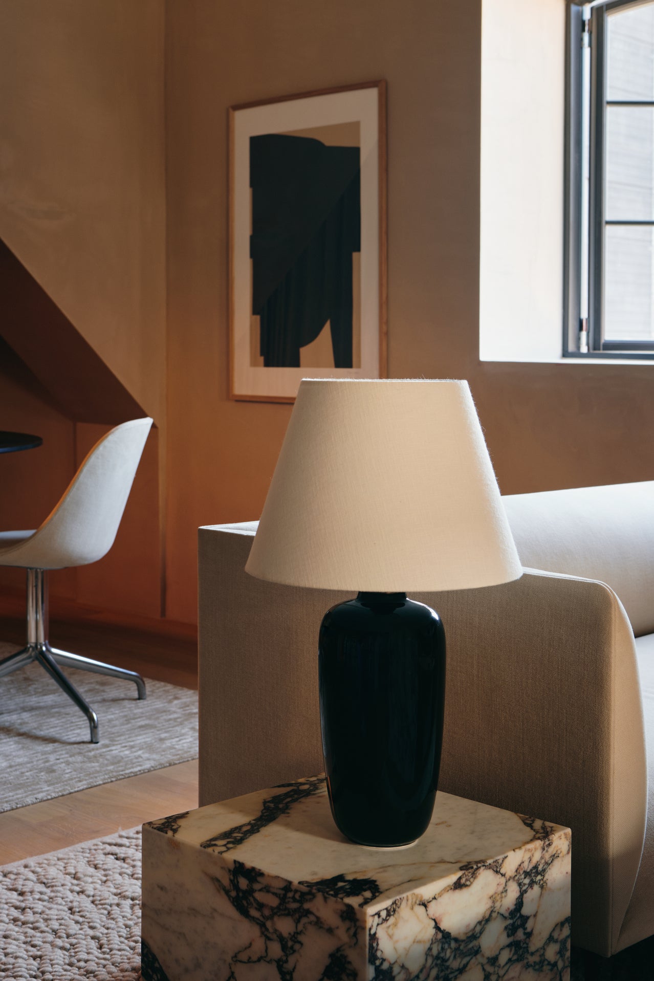 TORSO table lamp black ceramic with white shade