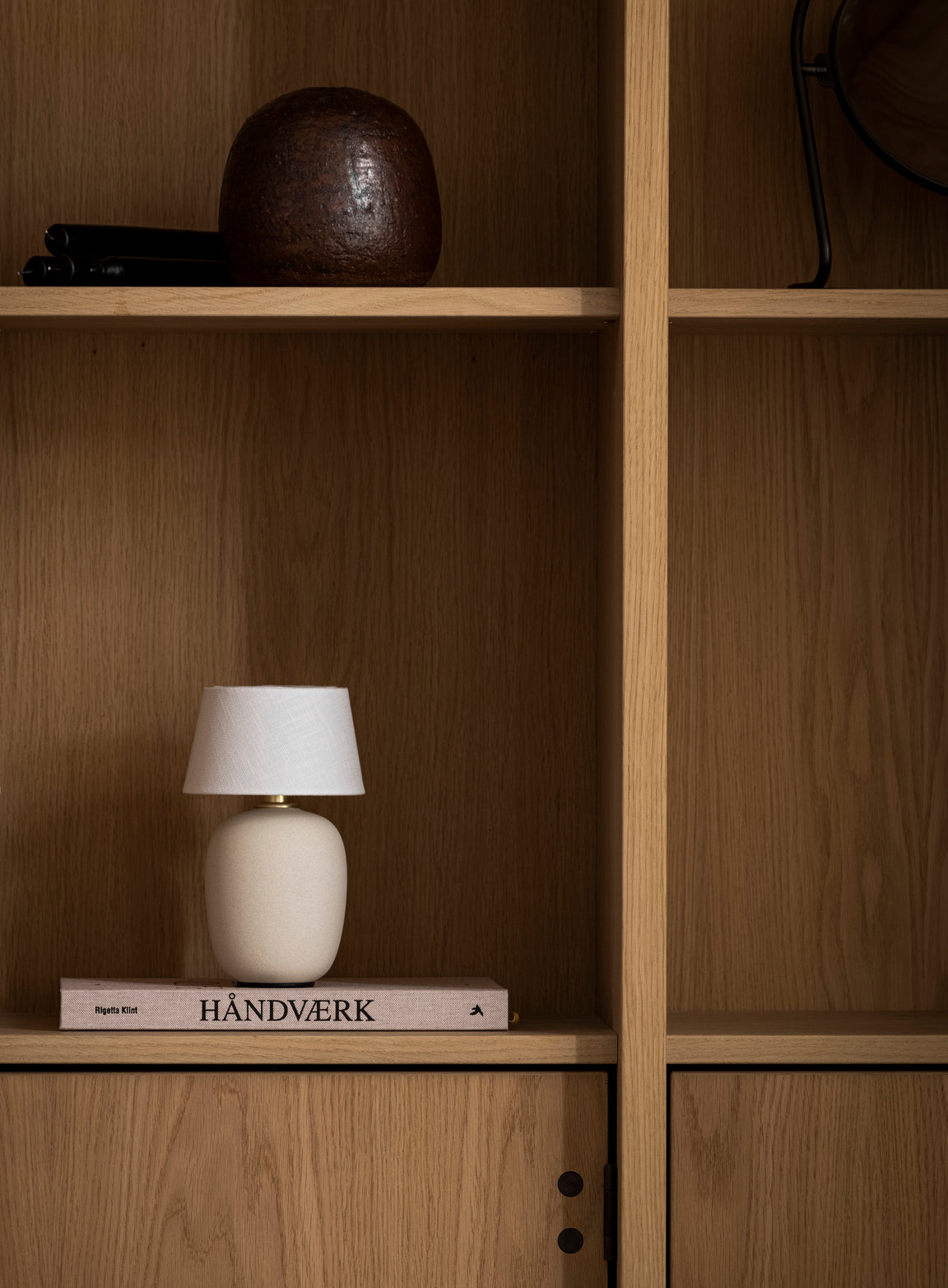 Portable lamp TORSO sand ceramic with white shade