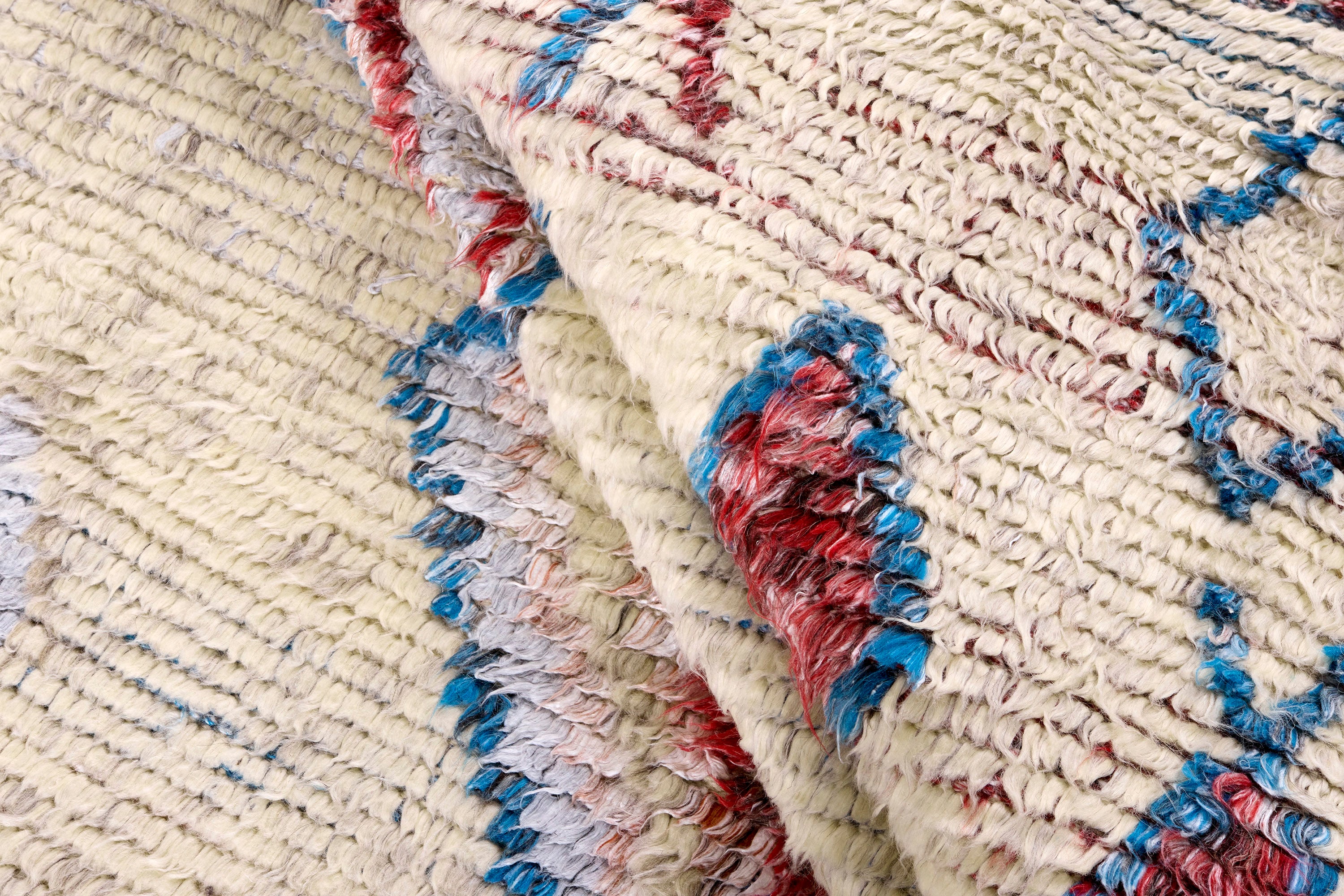 Teppich TRIBE beige mit Rot und Blau