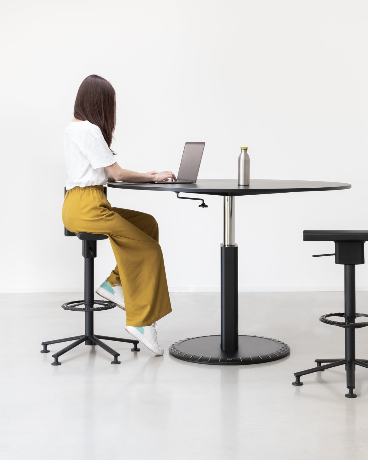 High swivel chair 360° black