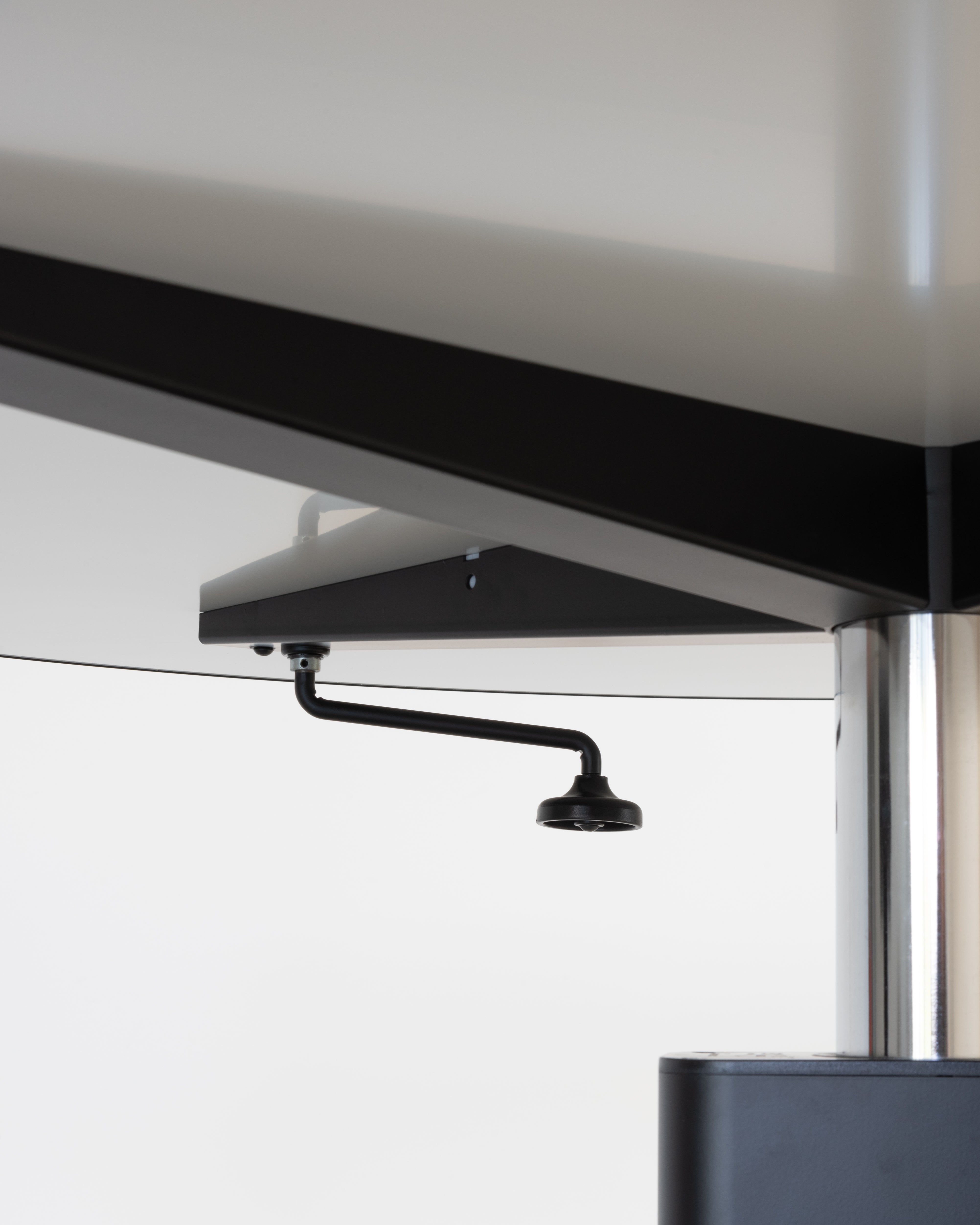 Adjustable 360° Black Round Table