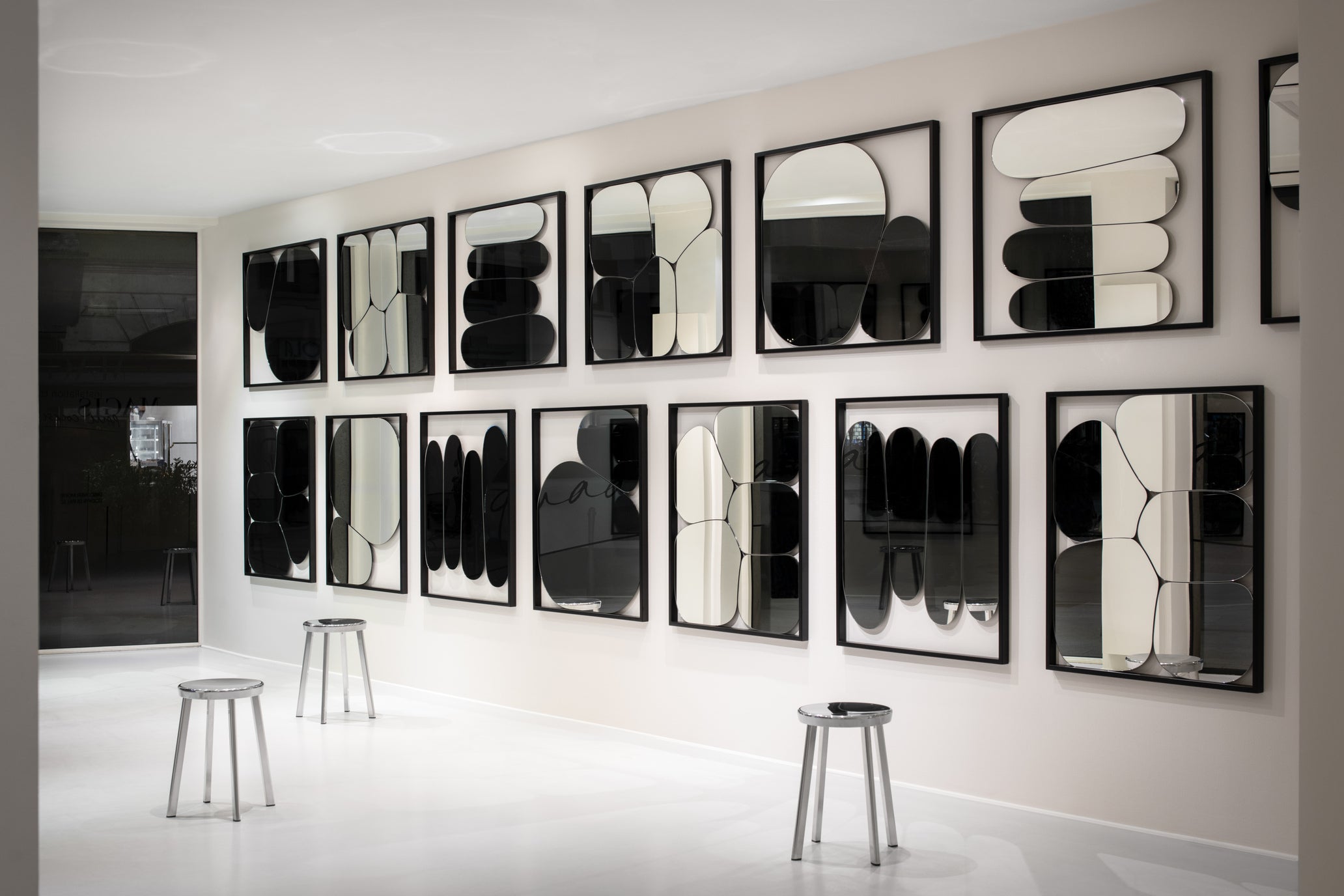 MORPHED Wandspiegel schwarz