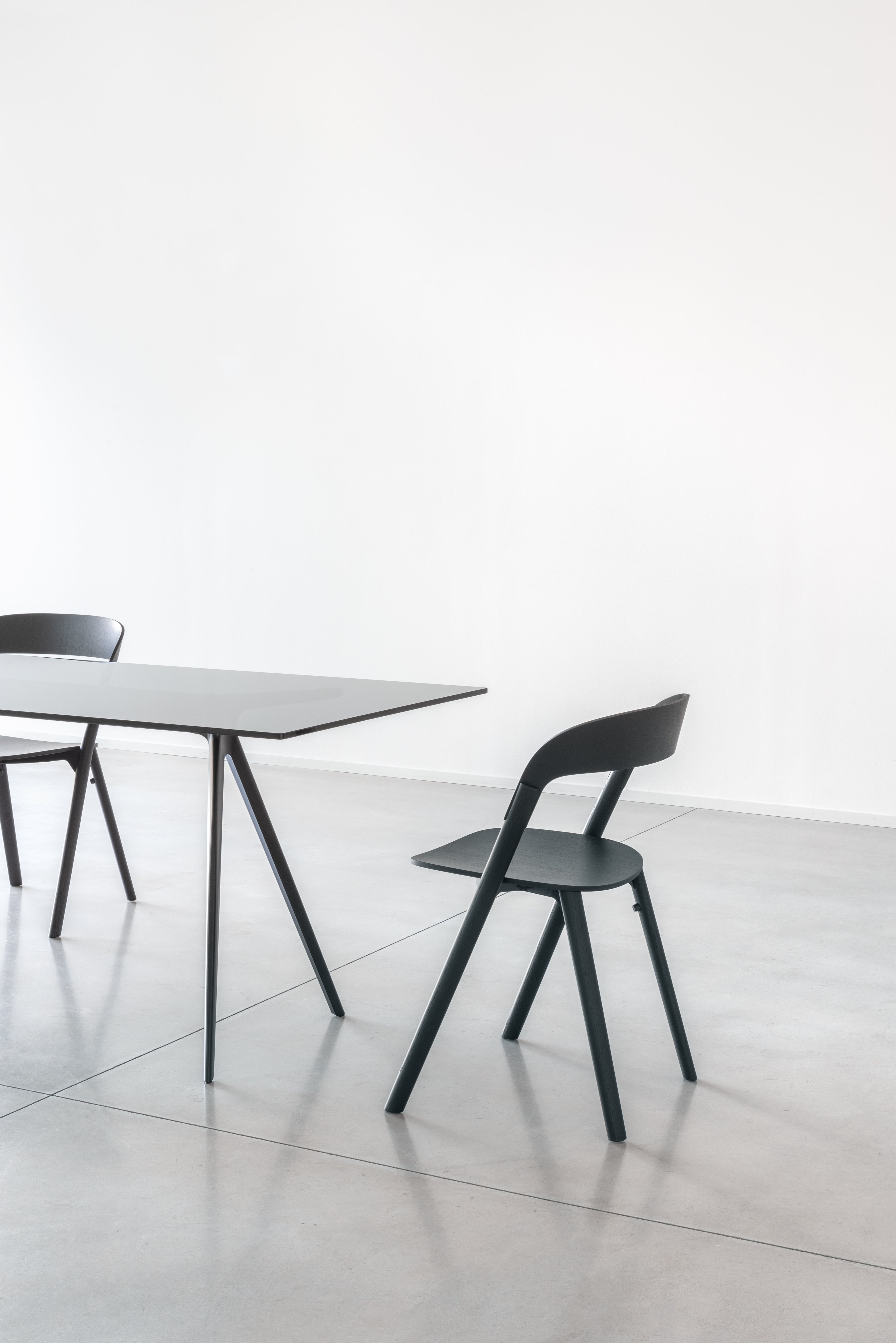 Bureau BAGUETTE bordeaux met zwarte basis