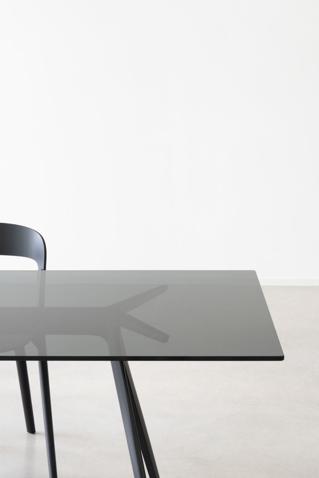 BAGUETTE Tisch mit schwarzem Aluminiumgestell