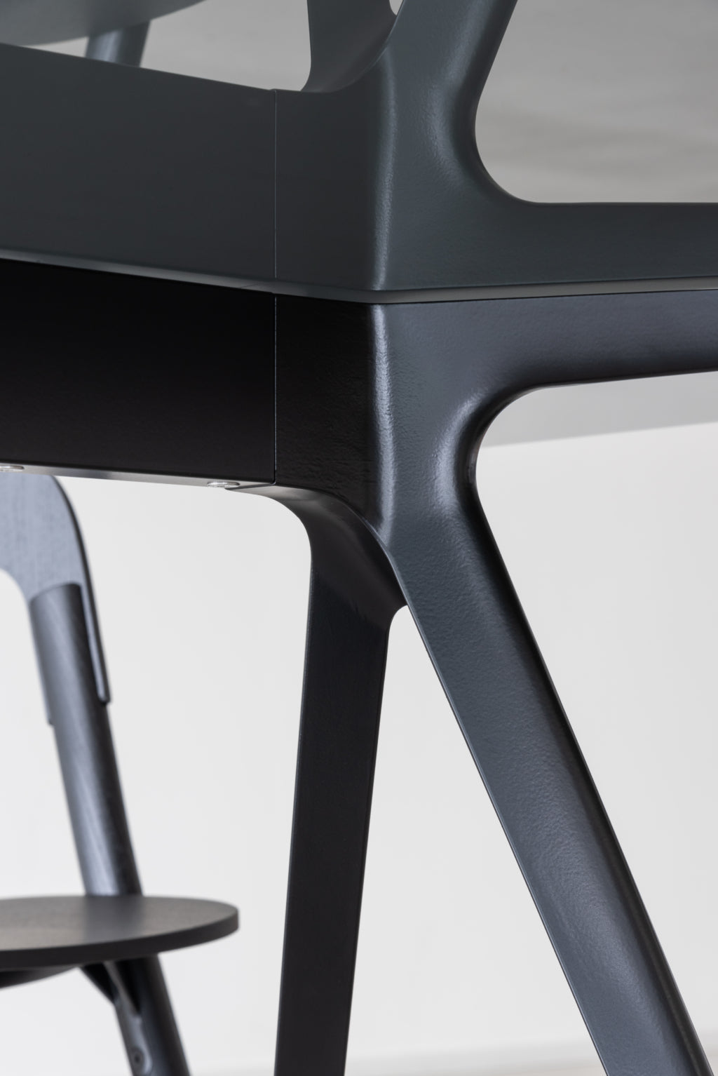 BAGUETTE Tisch mit schwarzem Aluminiumgestell