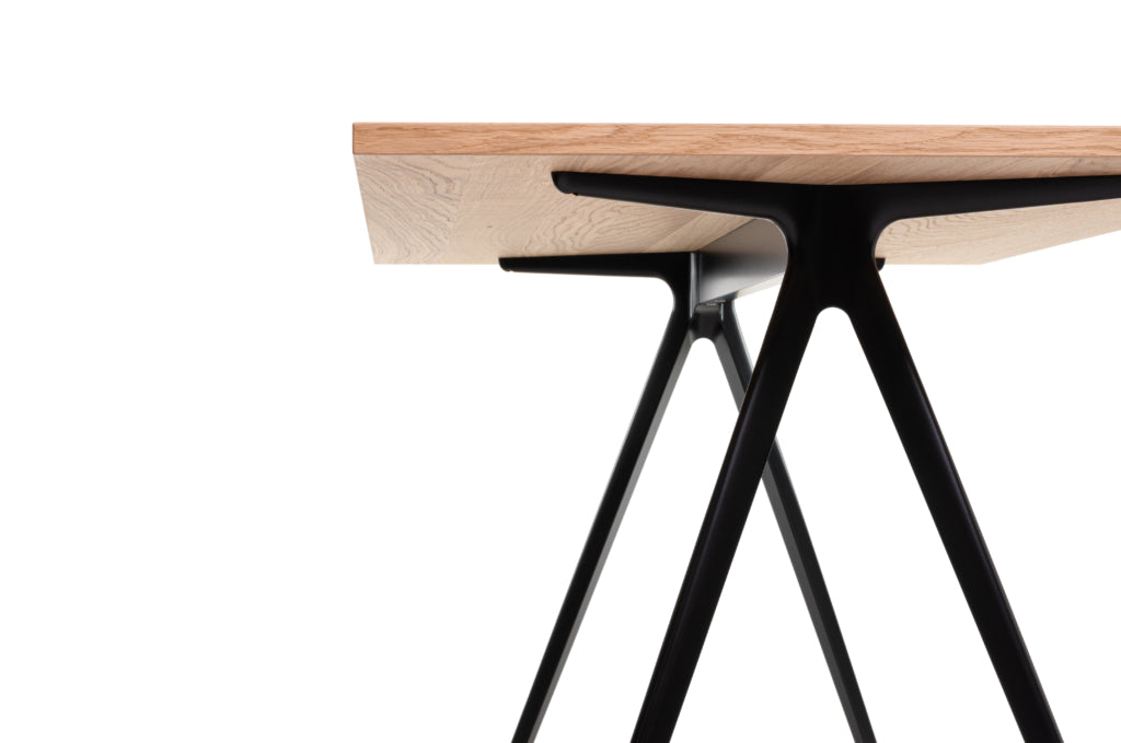BAGUETTE Tisch mit schwarzem Aluminiumgestell