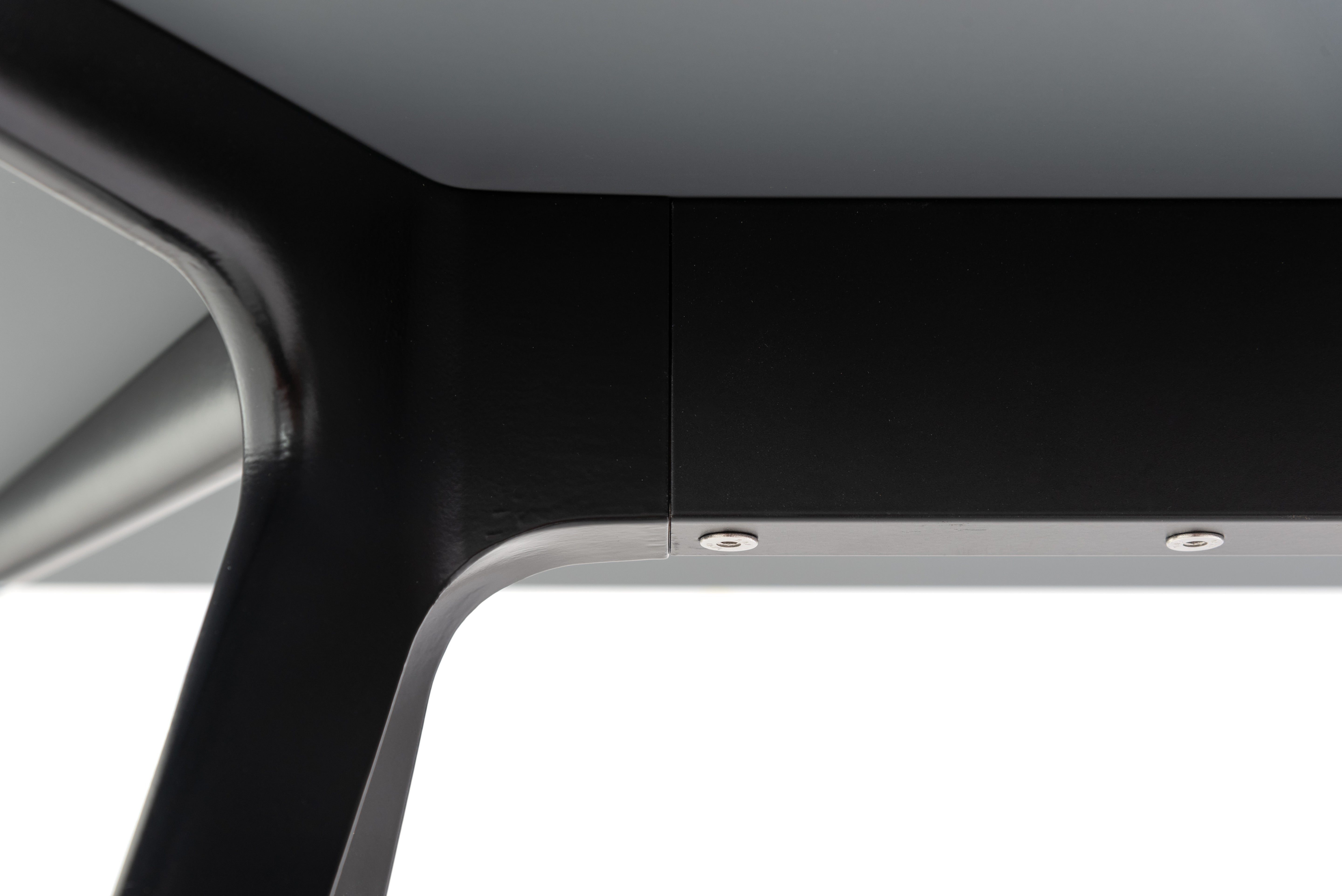 BAGUETTE Schreibtisch schwarz mit schwarzem Untergestell