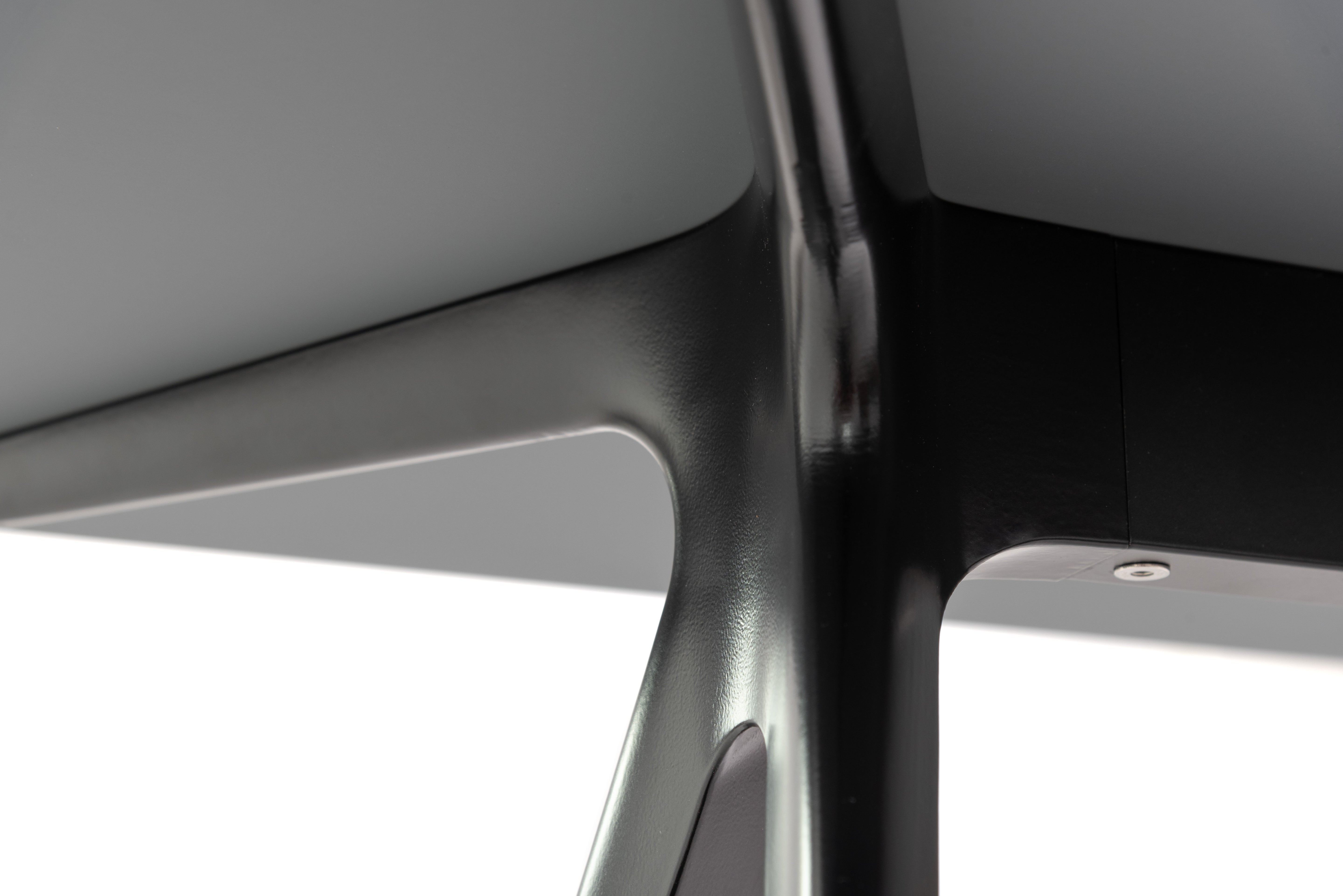 BAGUETTE Schreibtisch schwarz mit schwarzem Untergestell