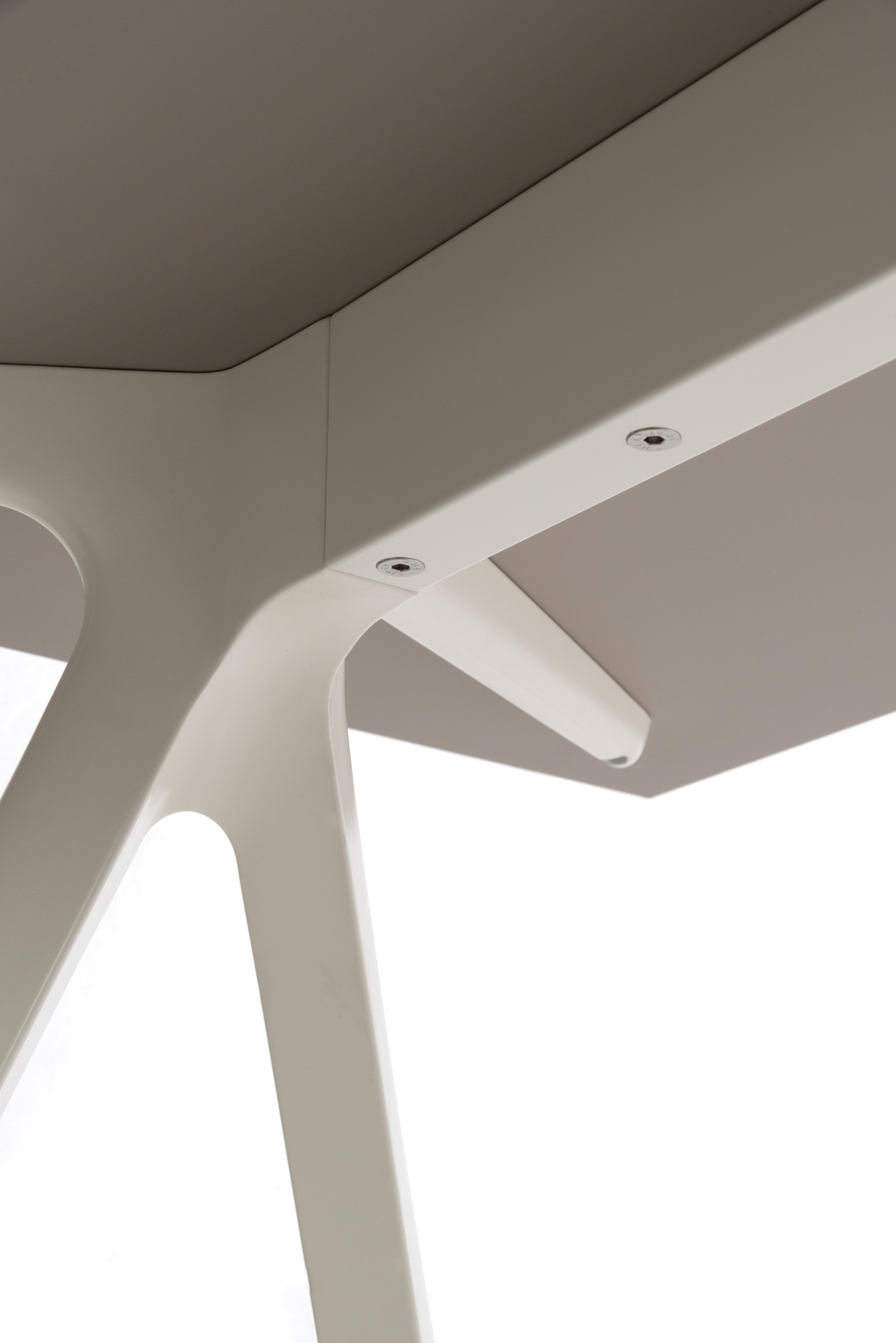 BAGUETTE Schreibtisch beige mit weißem Untergestell