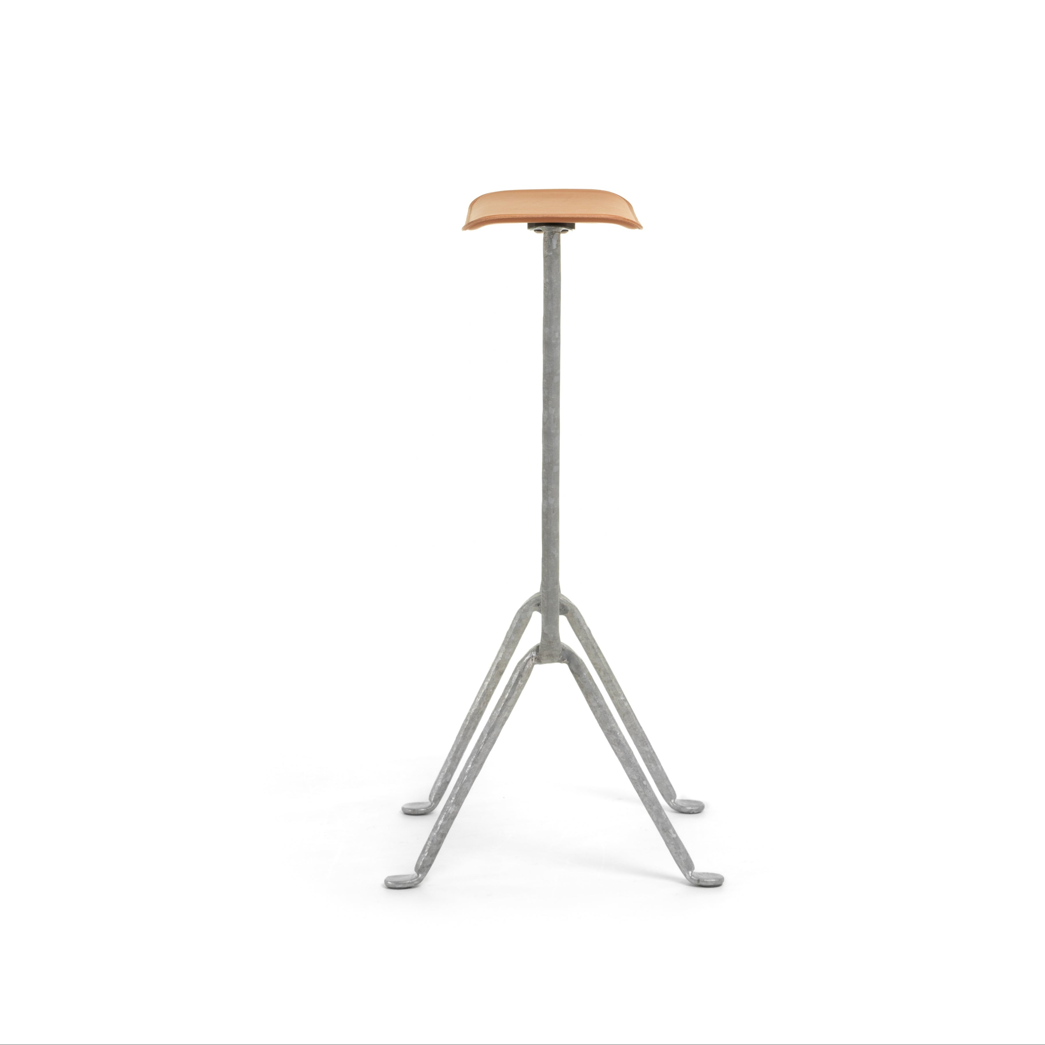 OFFICINA bar stool with a metal base and cognac leather seat
