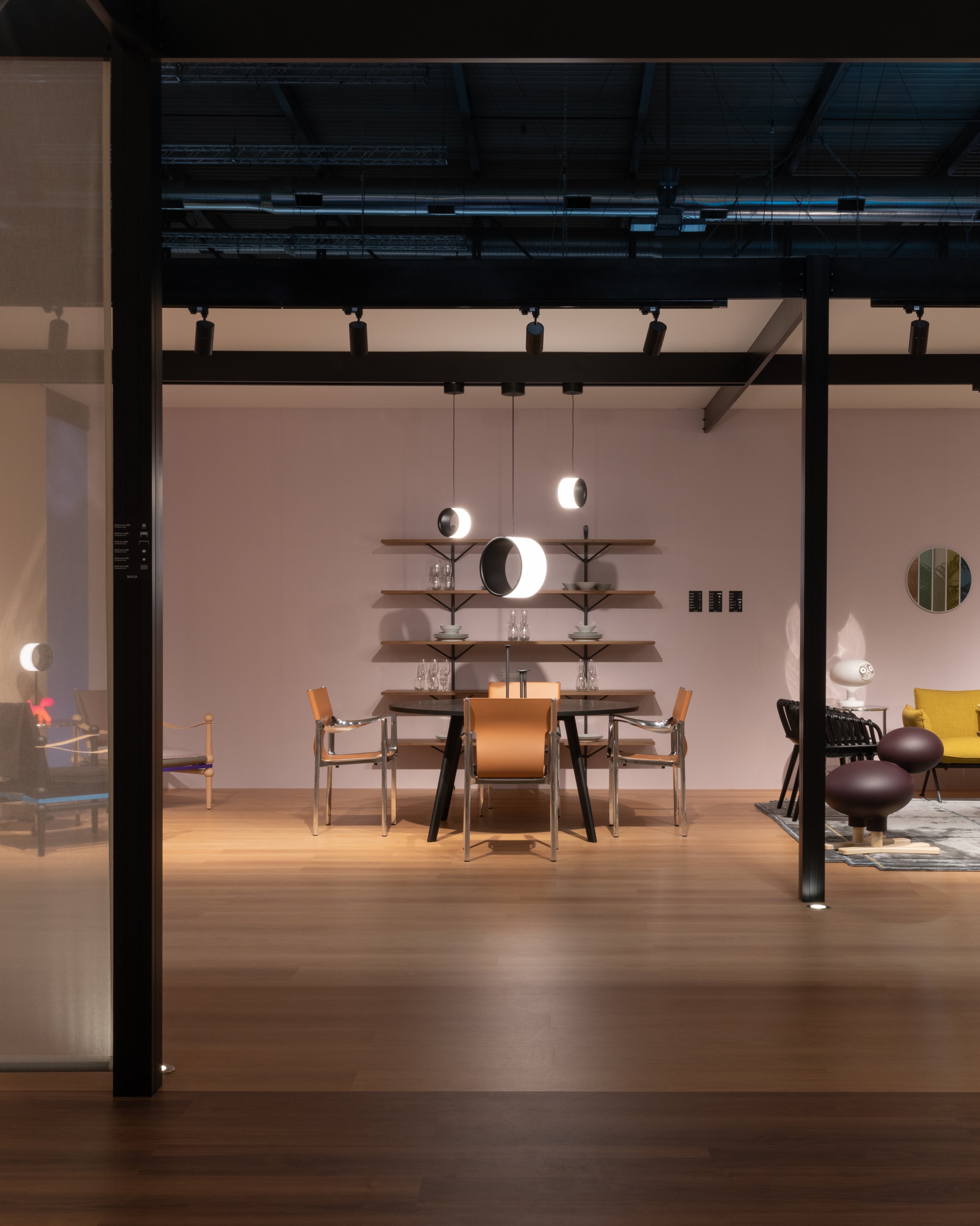 Ronde tafel PILO zwart esdoornfineer