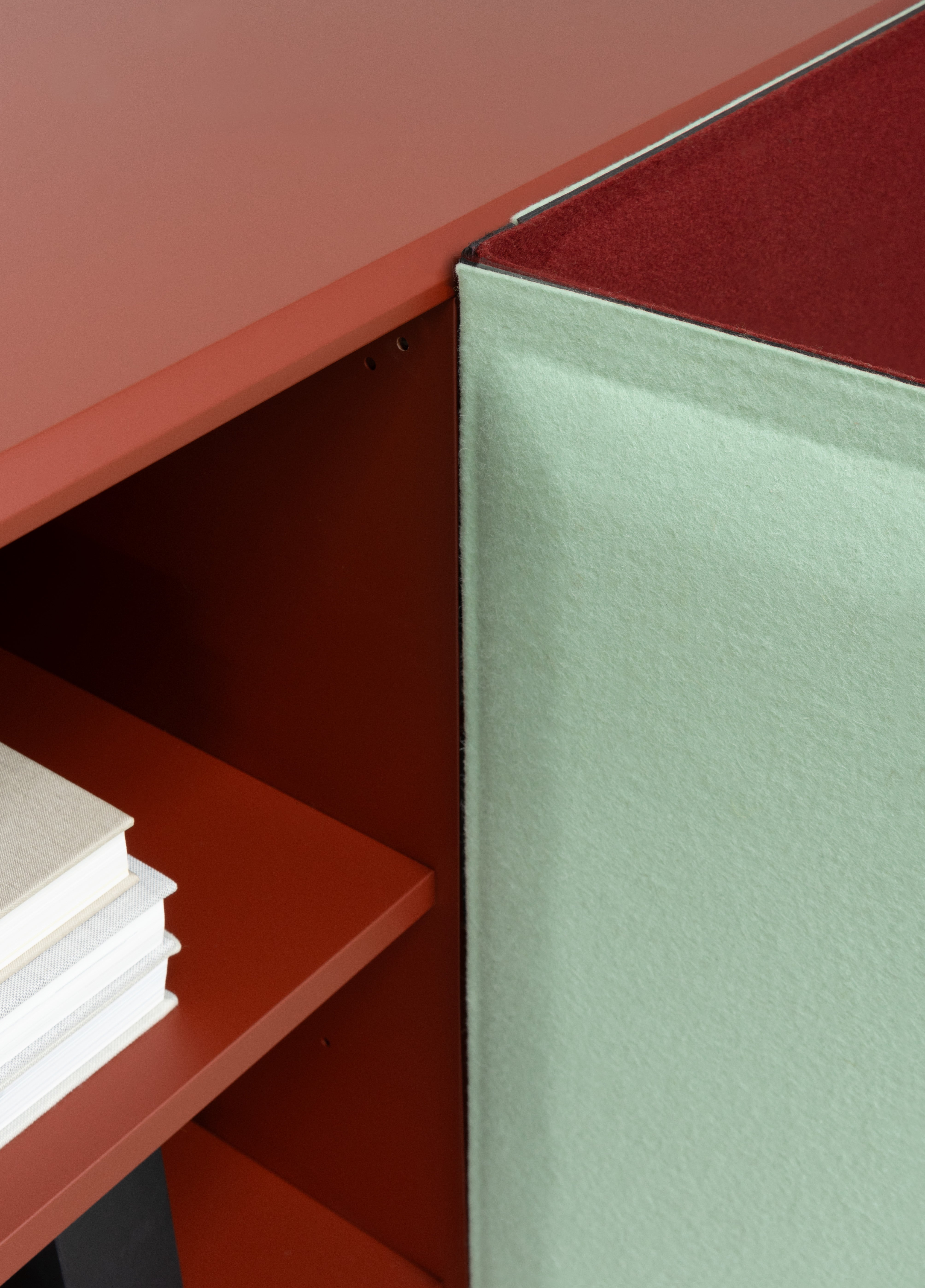 TACITO Schrank Burgunder Filz