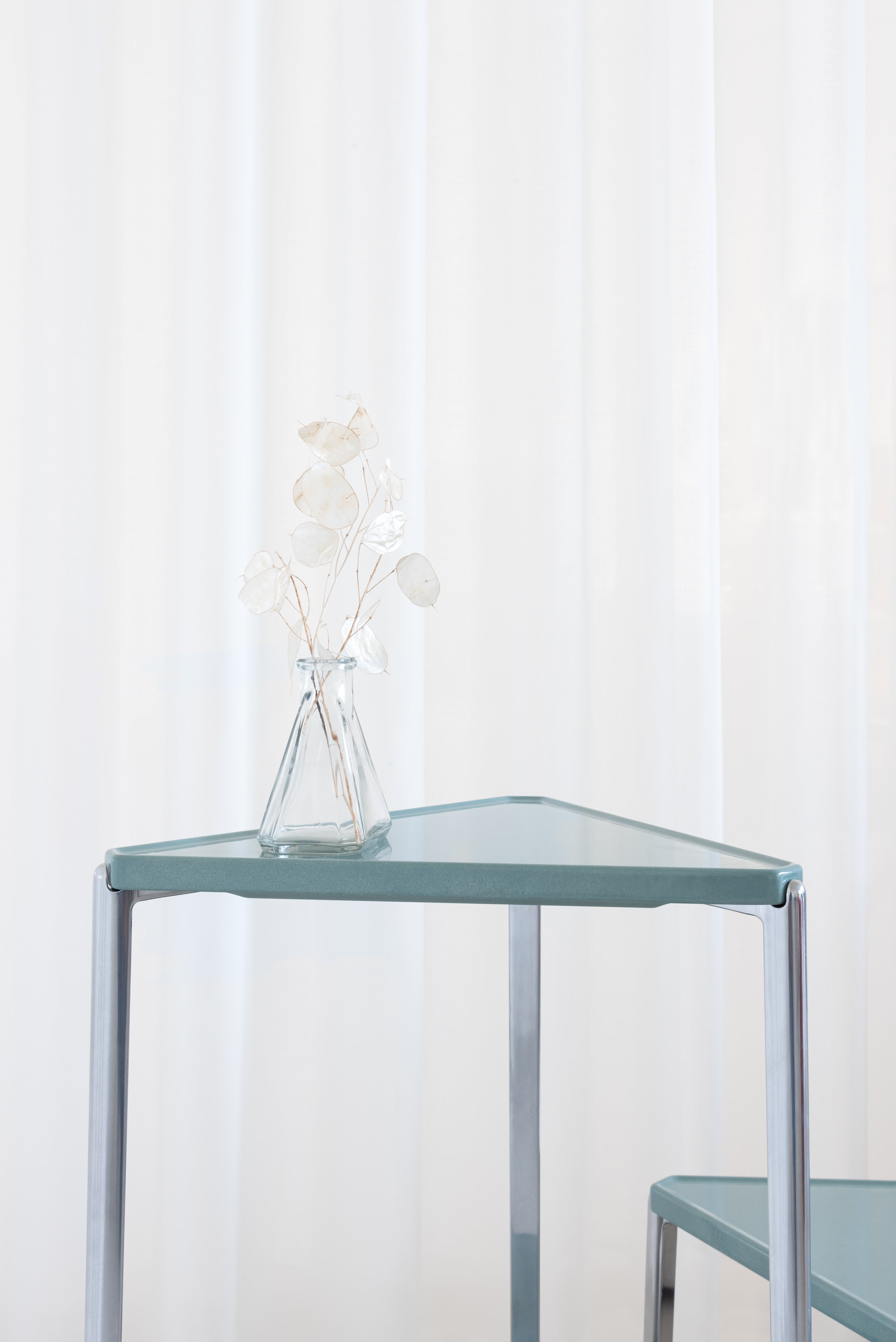 TAMBOUR blue concrete side table